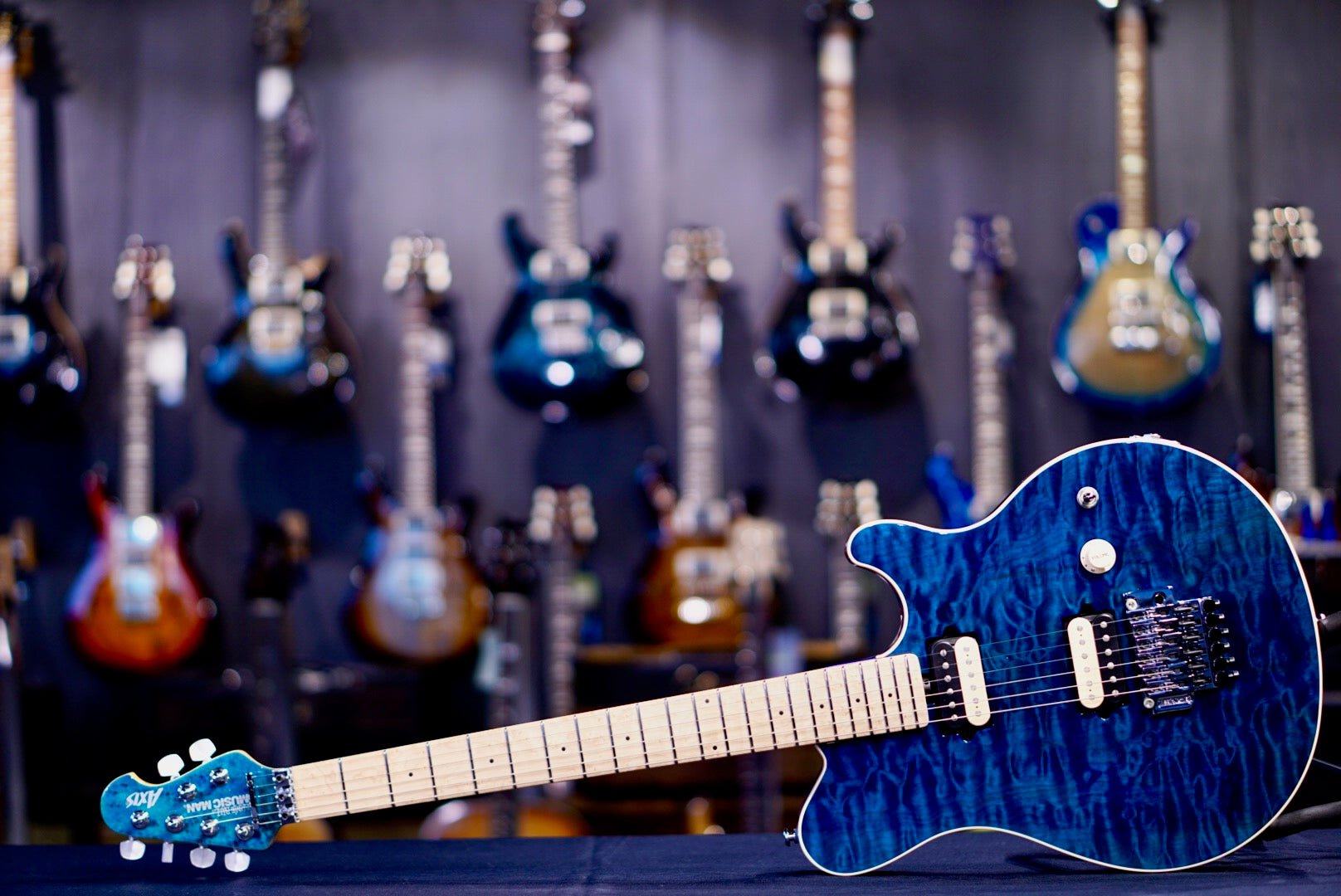 Ernie Ball Music Man Axis Trans Blue One Piece Quilt Gold Package G55337