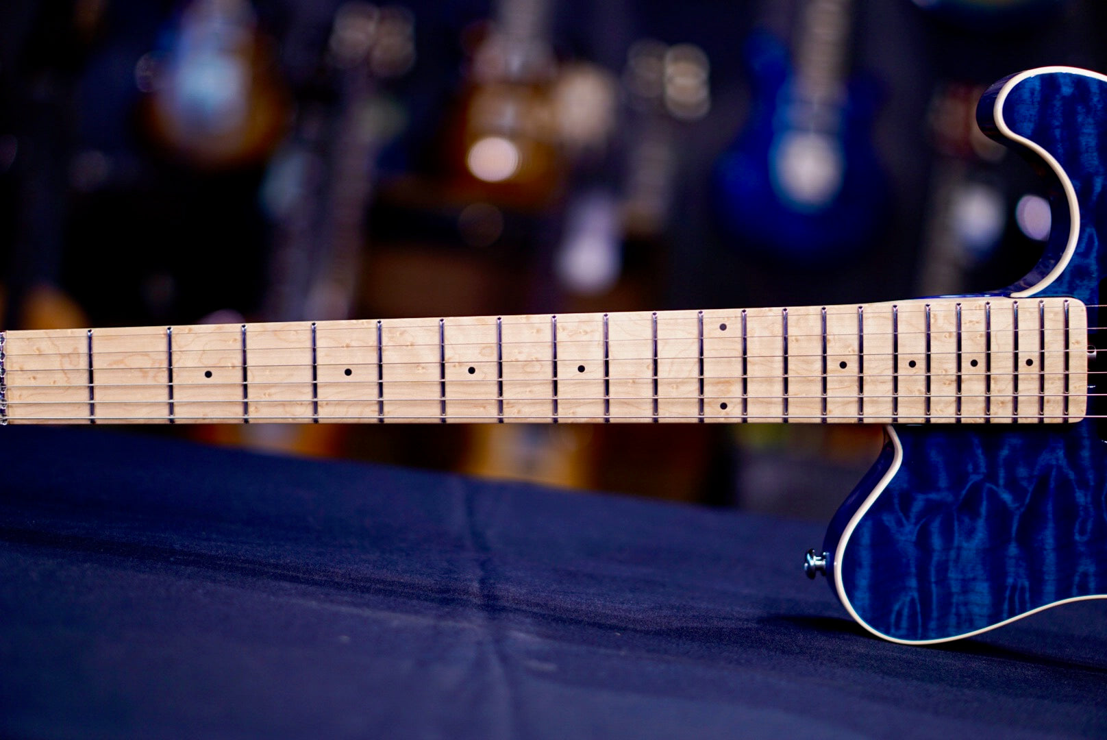 Ernie Ball Music Man Axis Trans Blue One Piece Quilt Gold Package G55337