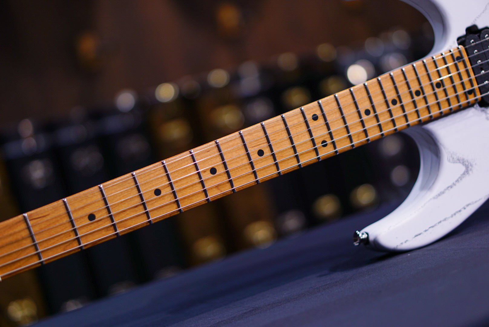 Tom Anderson Angel Player Satin Organic Grain White with Black * 06-22-24A *