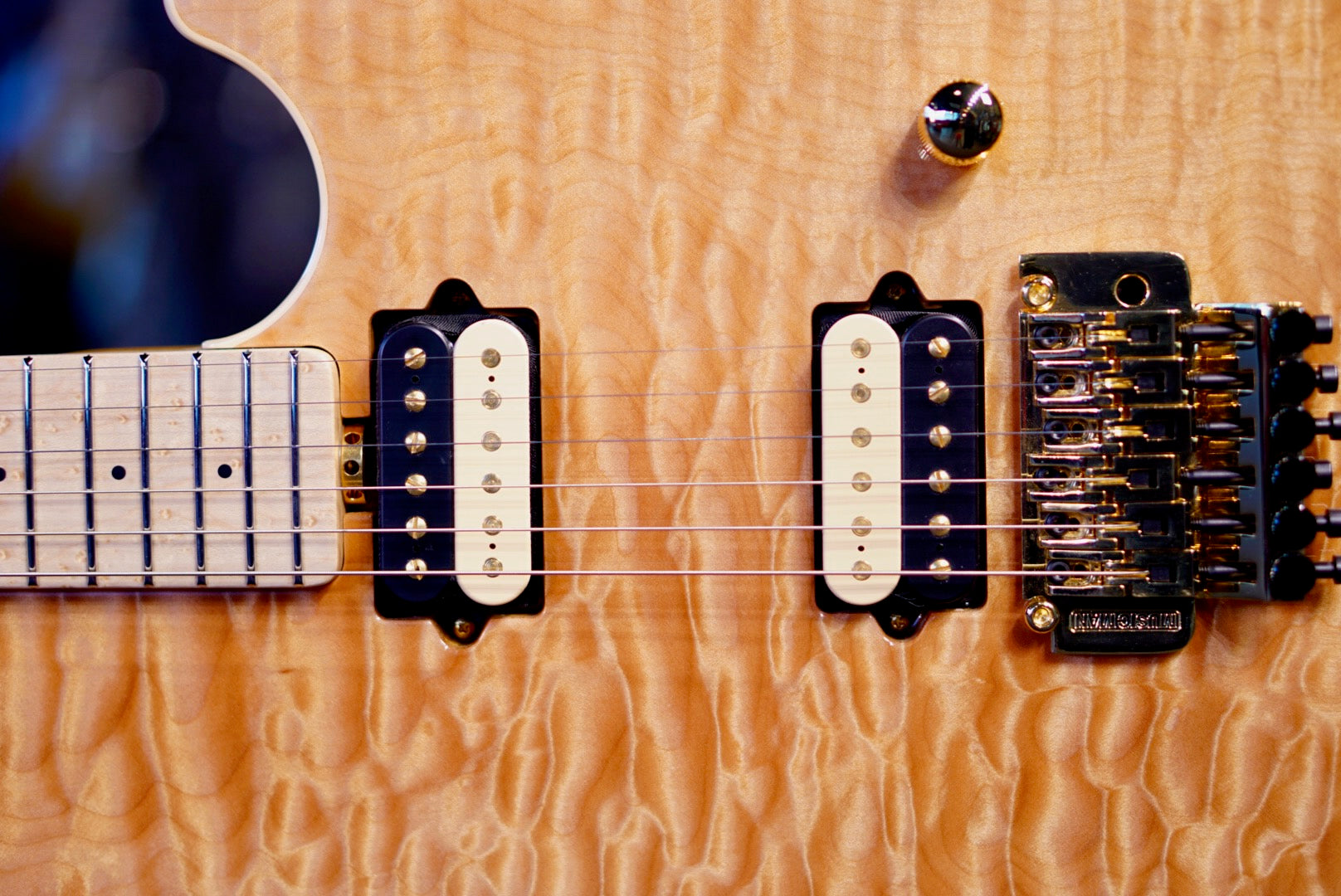 Ernie Ball Music Man Axis Natural One Piece Quilt Gold Package G55275 (Copy)