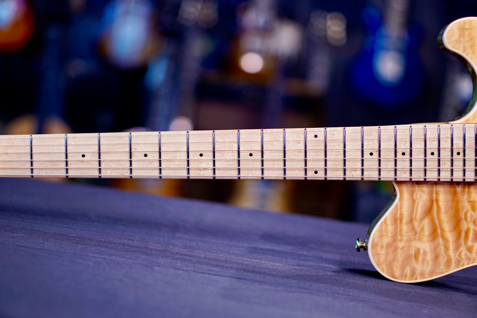 Ernie Ball Music Man Axis Natural One Piece Quilt Gold Package G55275 (Copy)