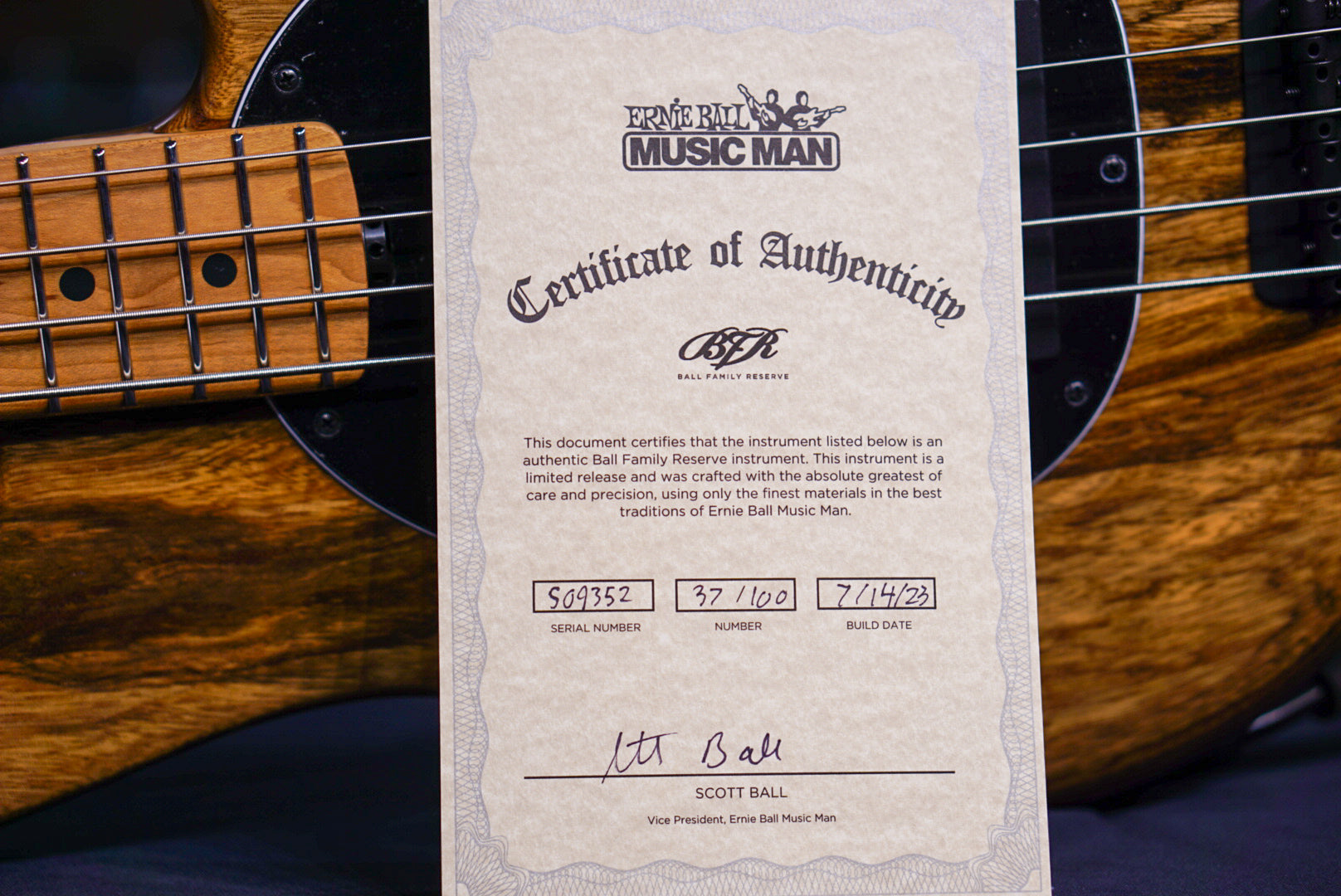 Ernie ball Musicman DARKRAY SHADOW KORINA S09352 - HIENDGUITAR Musicman bass