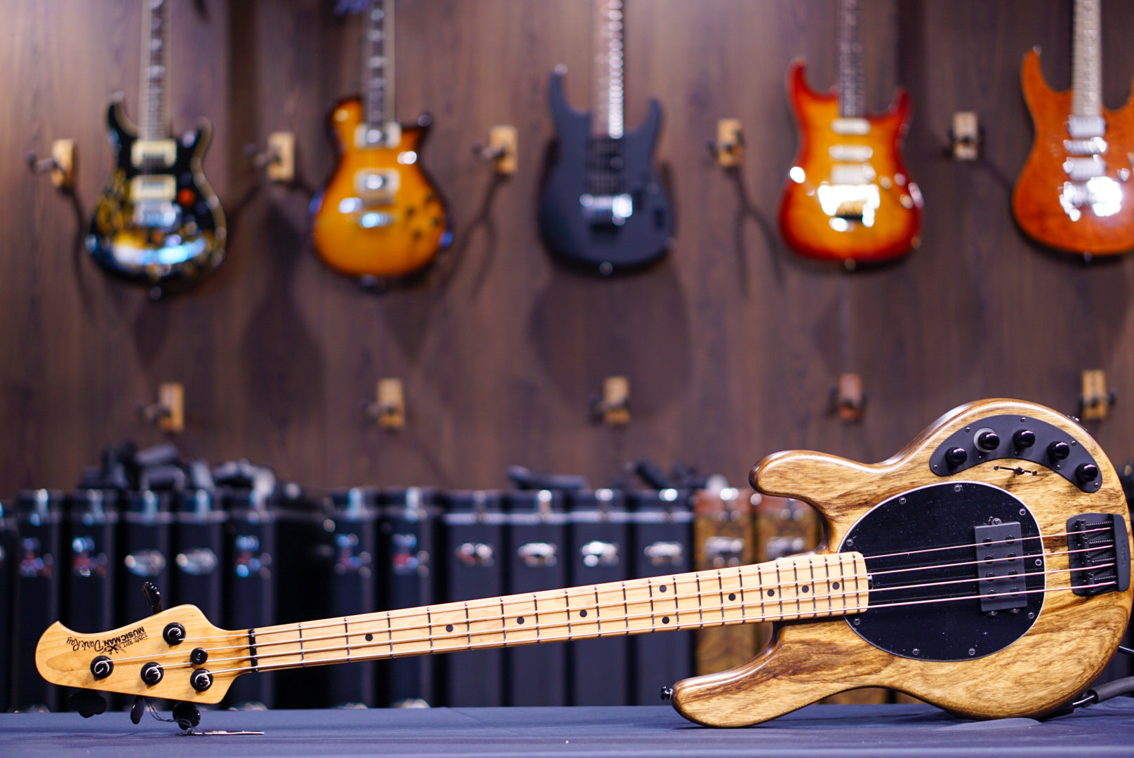 Ernie ball Musicman DARKRAY SHADOW KORINA S09352 - HIENDGUITAR Musicman bass