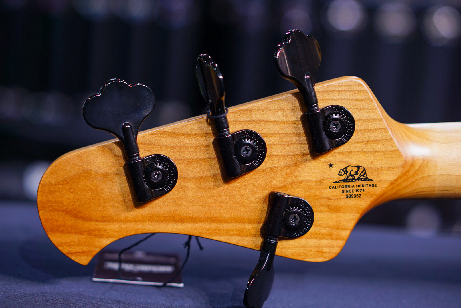 Ernie ball Musicman DARKRAY SHADOW KORINA S09352 - HIENDGUITAR Musicman bass