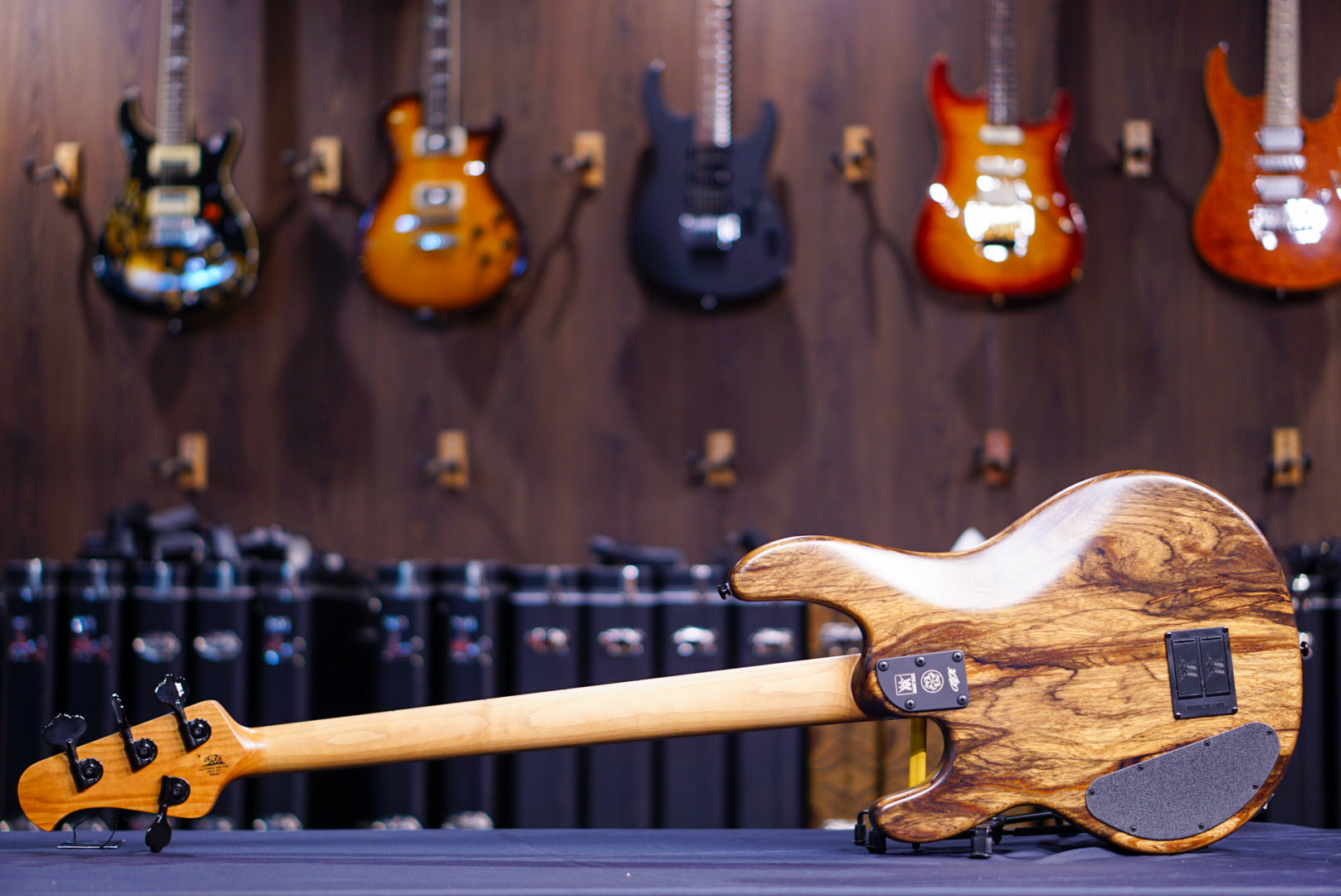 Ernie ball Musicman DARKRAY SHADOW KORINA S09352 - HIENDGUITAR Musicman bass