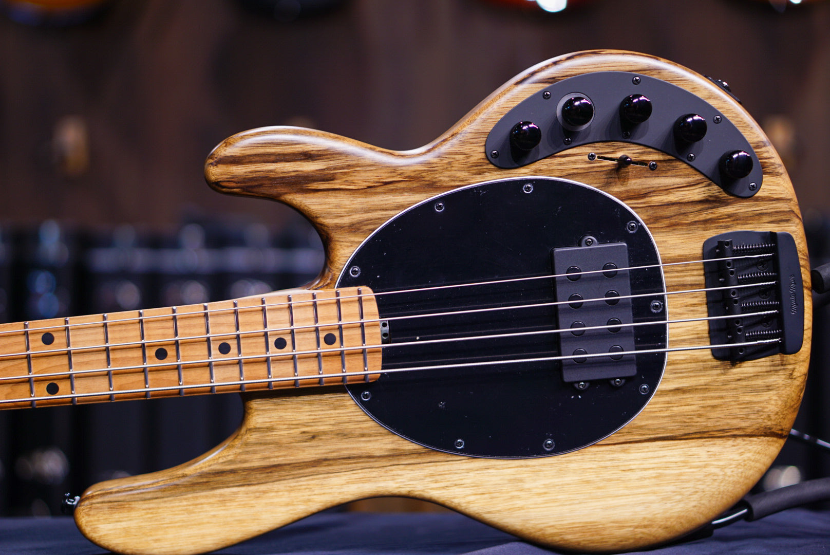 Ernie ball Musicman DARKRAY SHADOW KORINA S09327 - HIENDGUITAR Musicman bass