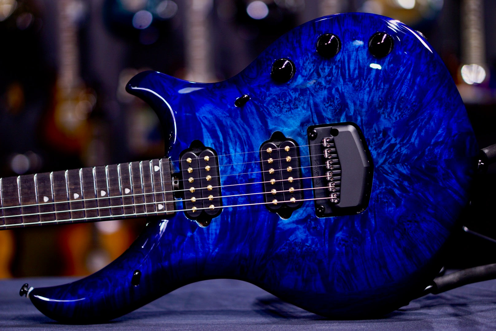 Ernie Ball Music Man Majesty Blue Ink BFR M019671