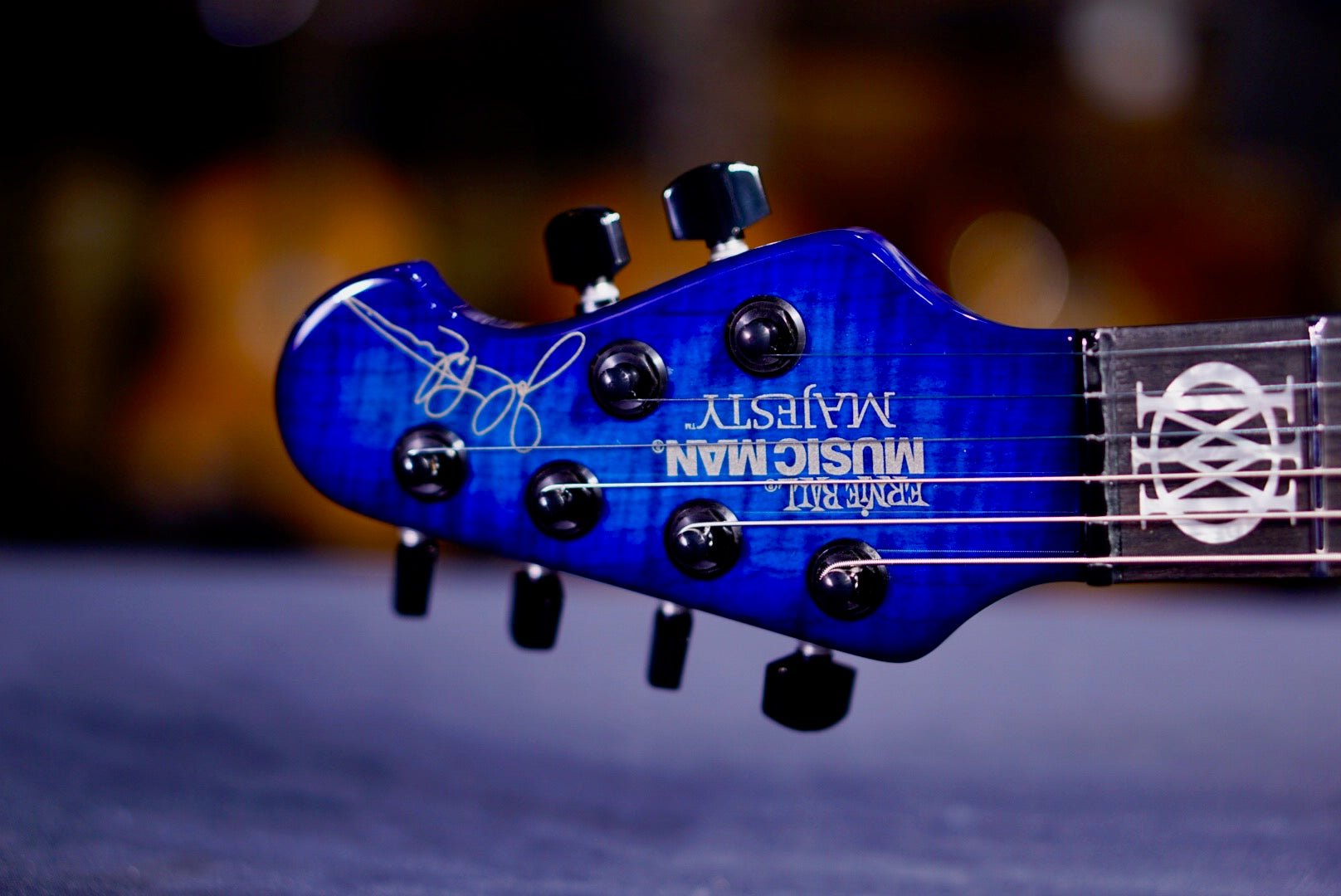 Ernie Ball Music Man Majesty Blue Ink BFR M019671