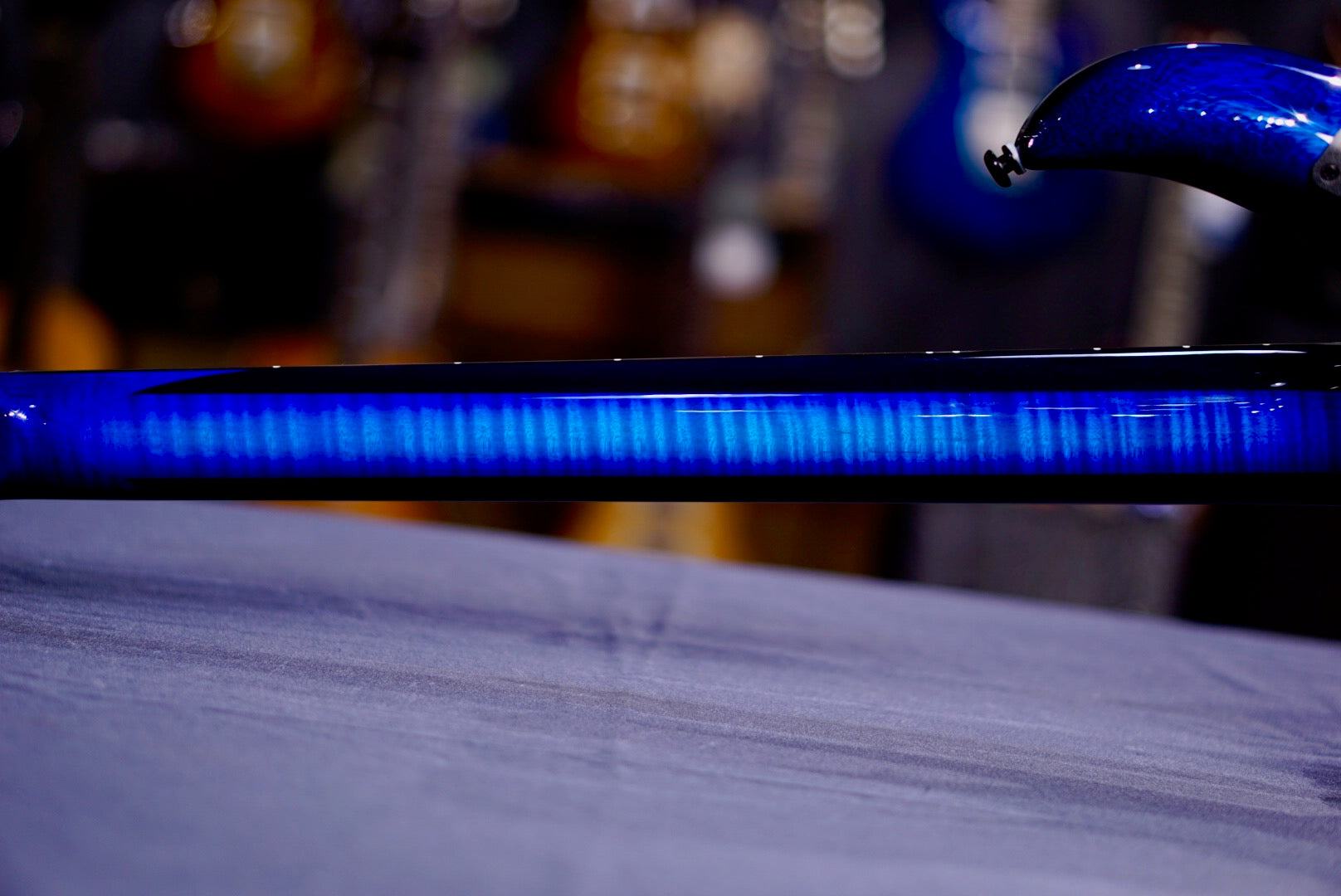 Ernie Ball Music Man Majesty Blue Ink BFR M019671