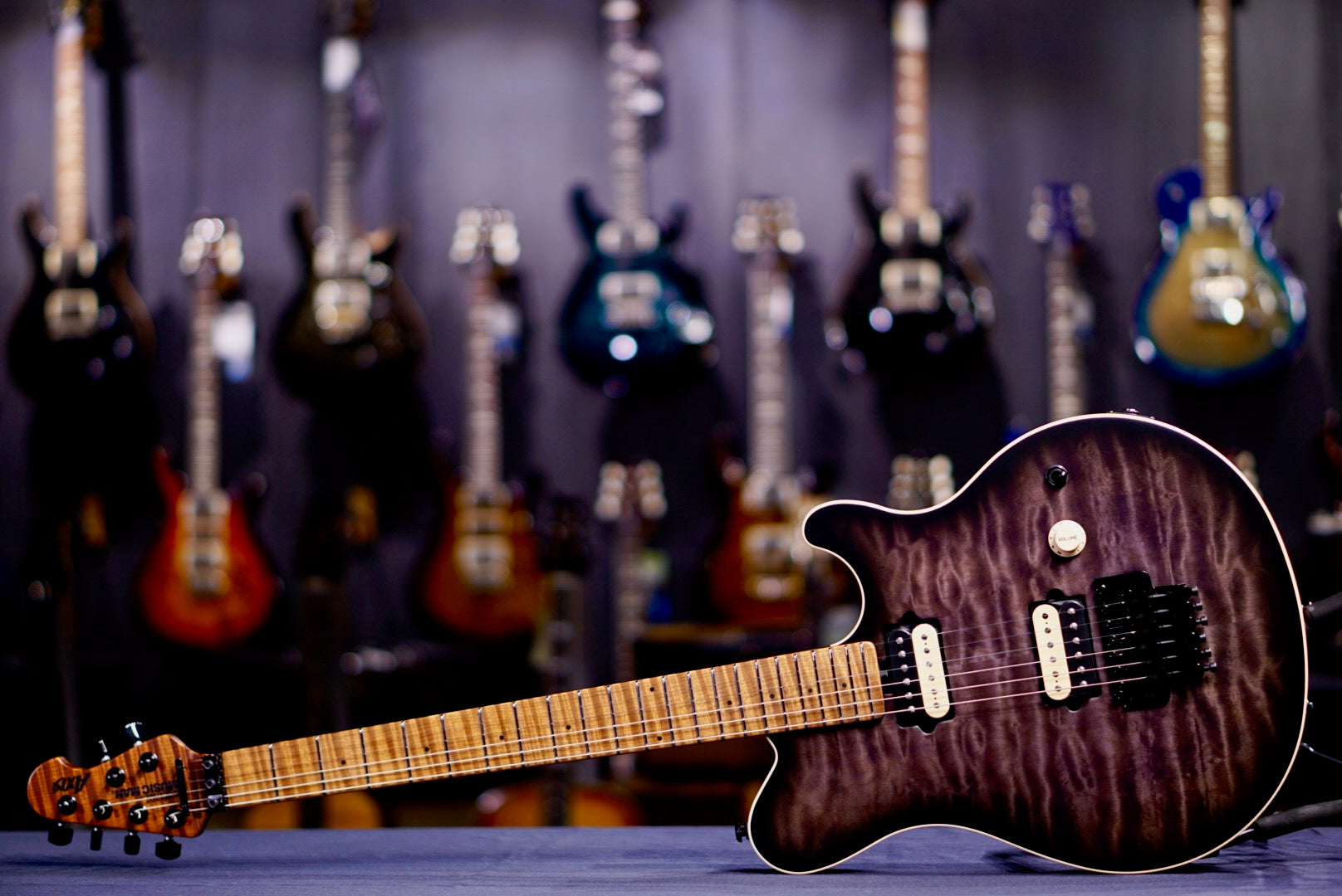 Ernie Ball Music Man Axis Charcoal Cloud Flame H09375