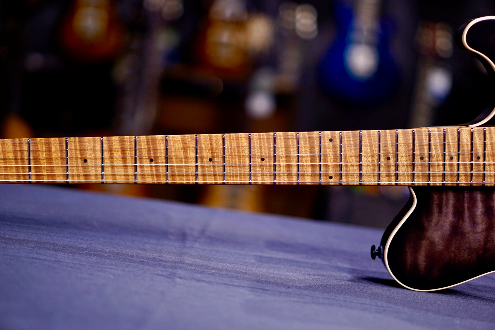 Ernie Ball Music Man Axis Charcoal Cloud Flame H09375