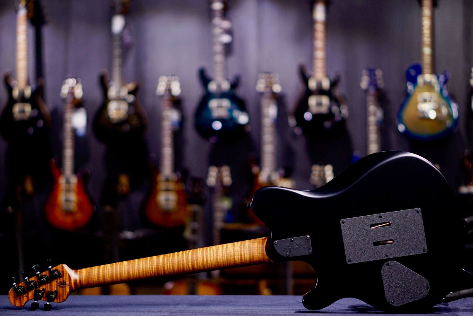 Ernie Ball Music Man Axis Charcoal Cloud Flame H09375