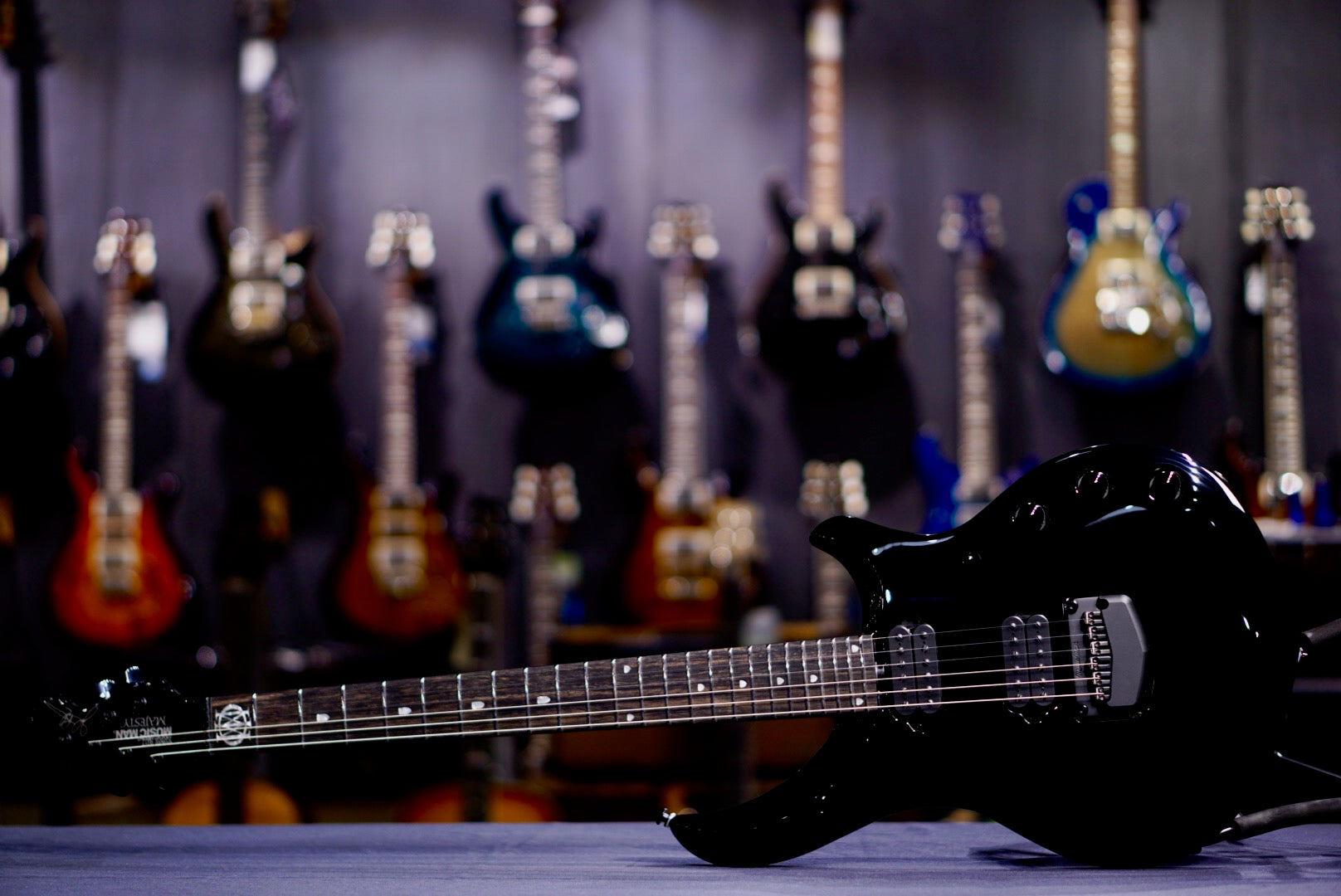 Ernie Ball Music Man MAJESTY 6 BLACK FROSTING M019744