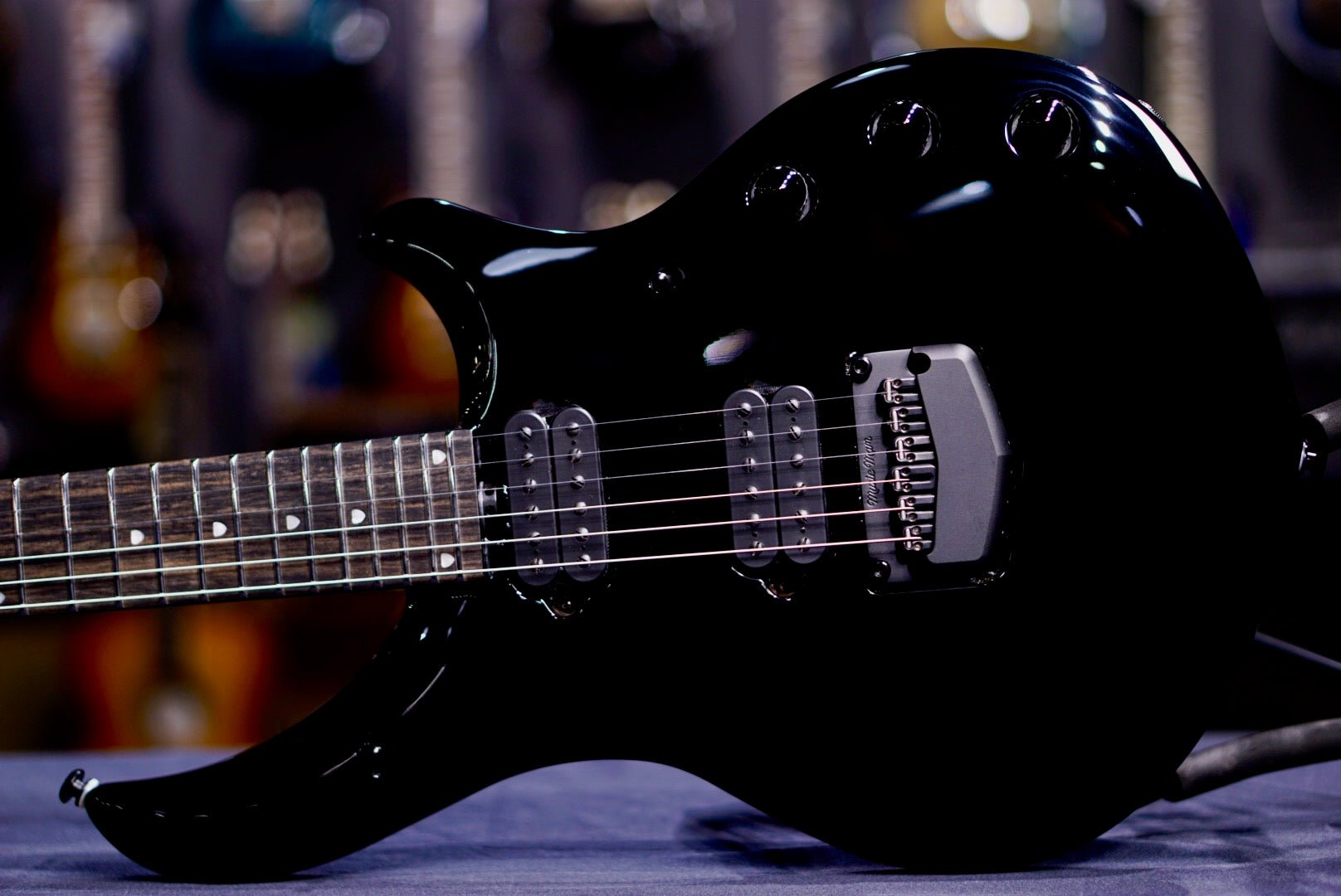 Ernie Ball Music Man MAJESTY 6 BLACK FROSTING M019744