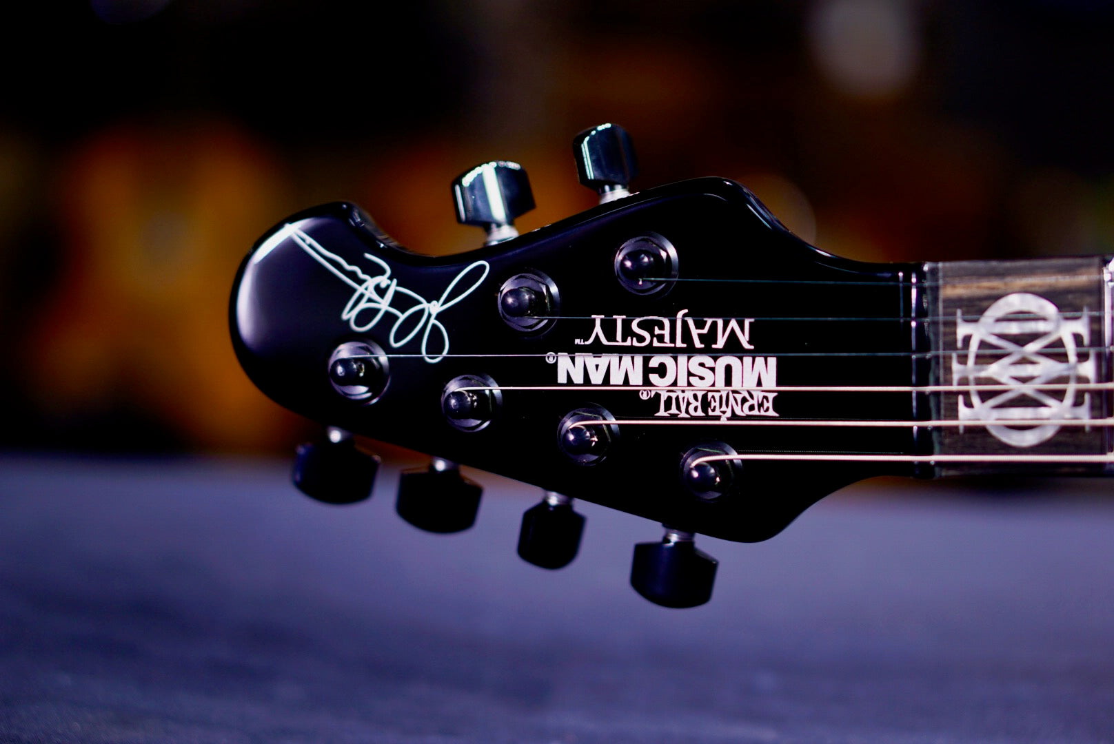 Ernie Ball Music Man MAJESTY 6 BLACK FROSTING M019744