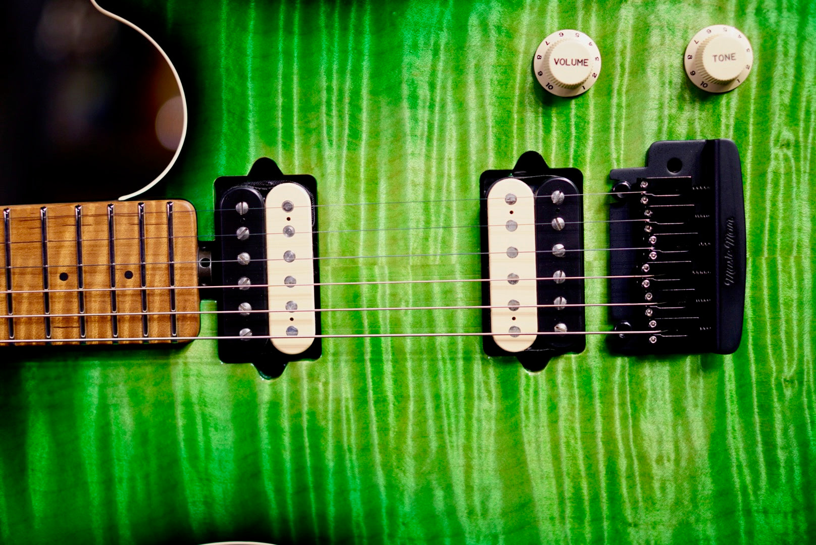 Ernie Ball Music Man Axis Super Sport Matcha Flame H05978