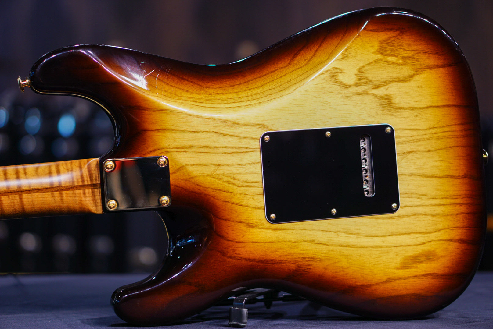 Suhr Classic custom 2 tone tobacco burst gold package 77700 - HIENDGUITAR SUHR GUITAR