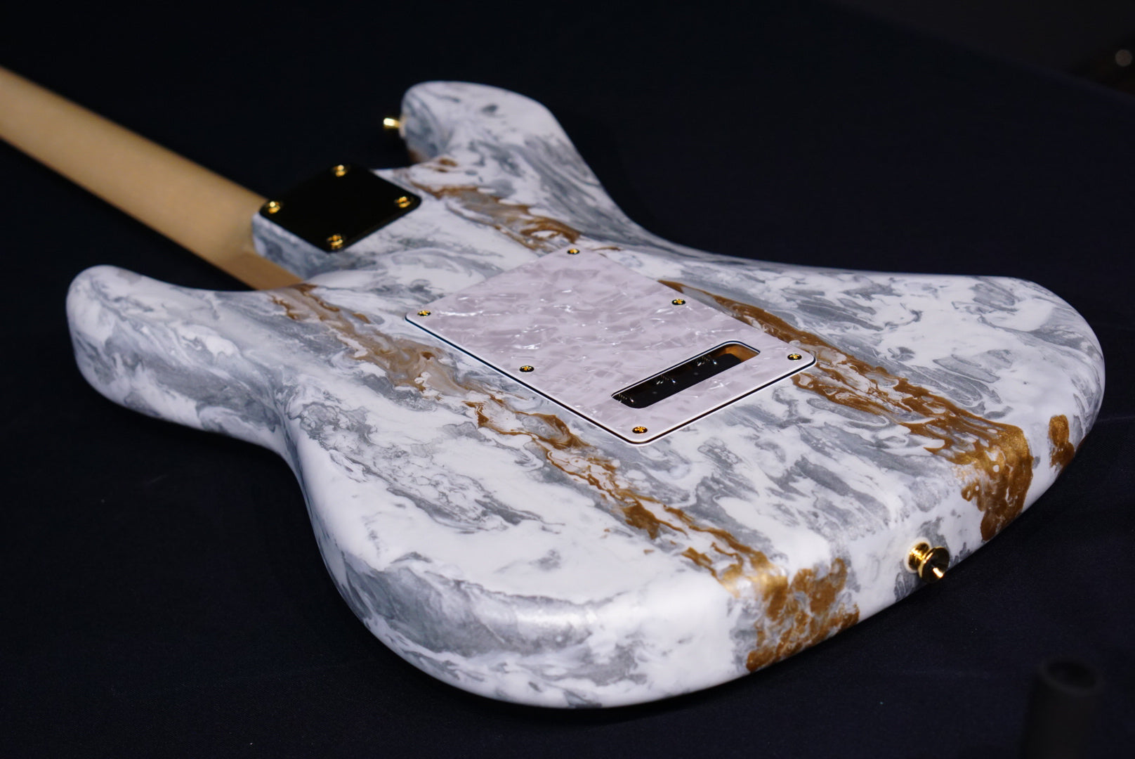 James tyler classic white schmear 23331 - HIENDGUITAR James Tyler GUITAR