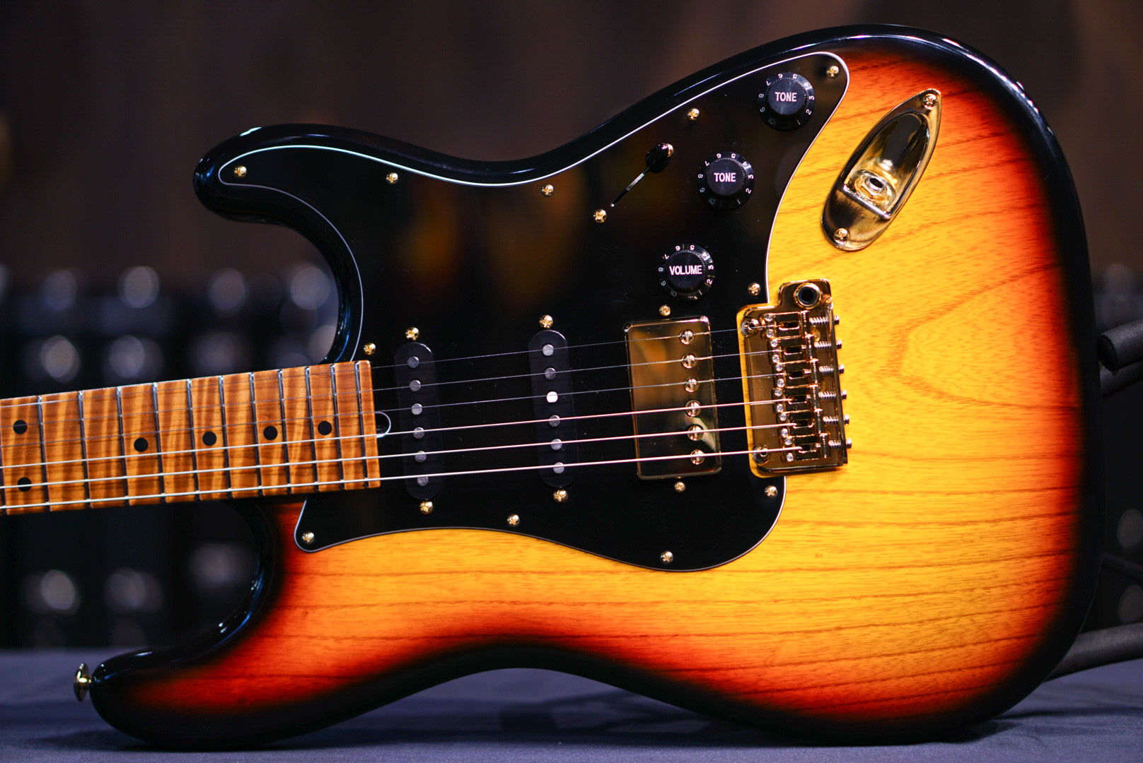 Suhr classic antique custom 3 tone burst 77702 gold package - HIENDGUITAR SUHR GUITAR