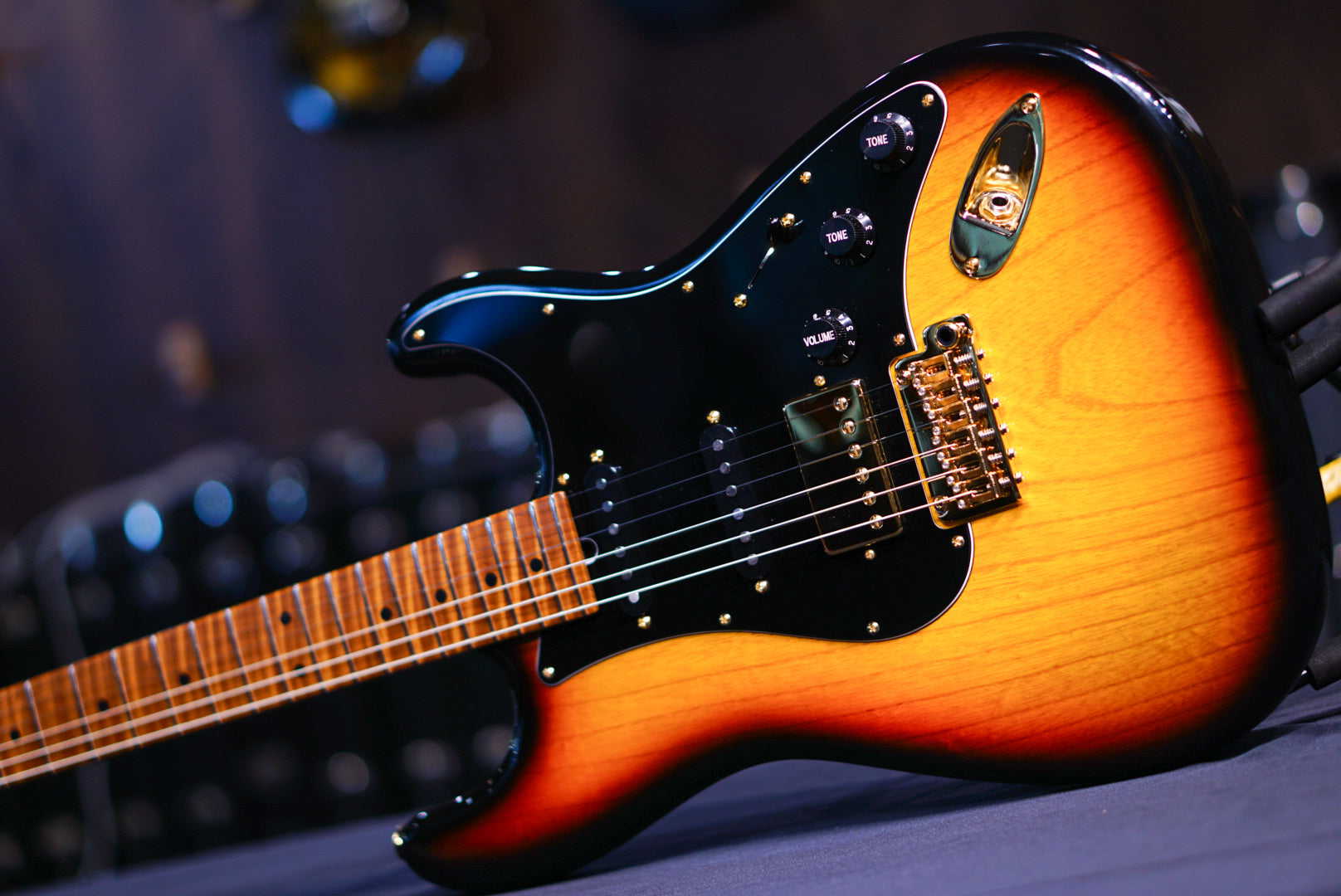 Suhr classic antique custom 3 tone burst 77702 gold package - HIENDGUITAR SUHR GUITAR