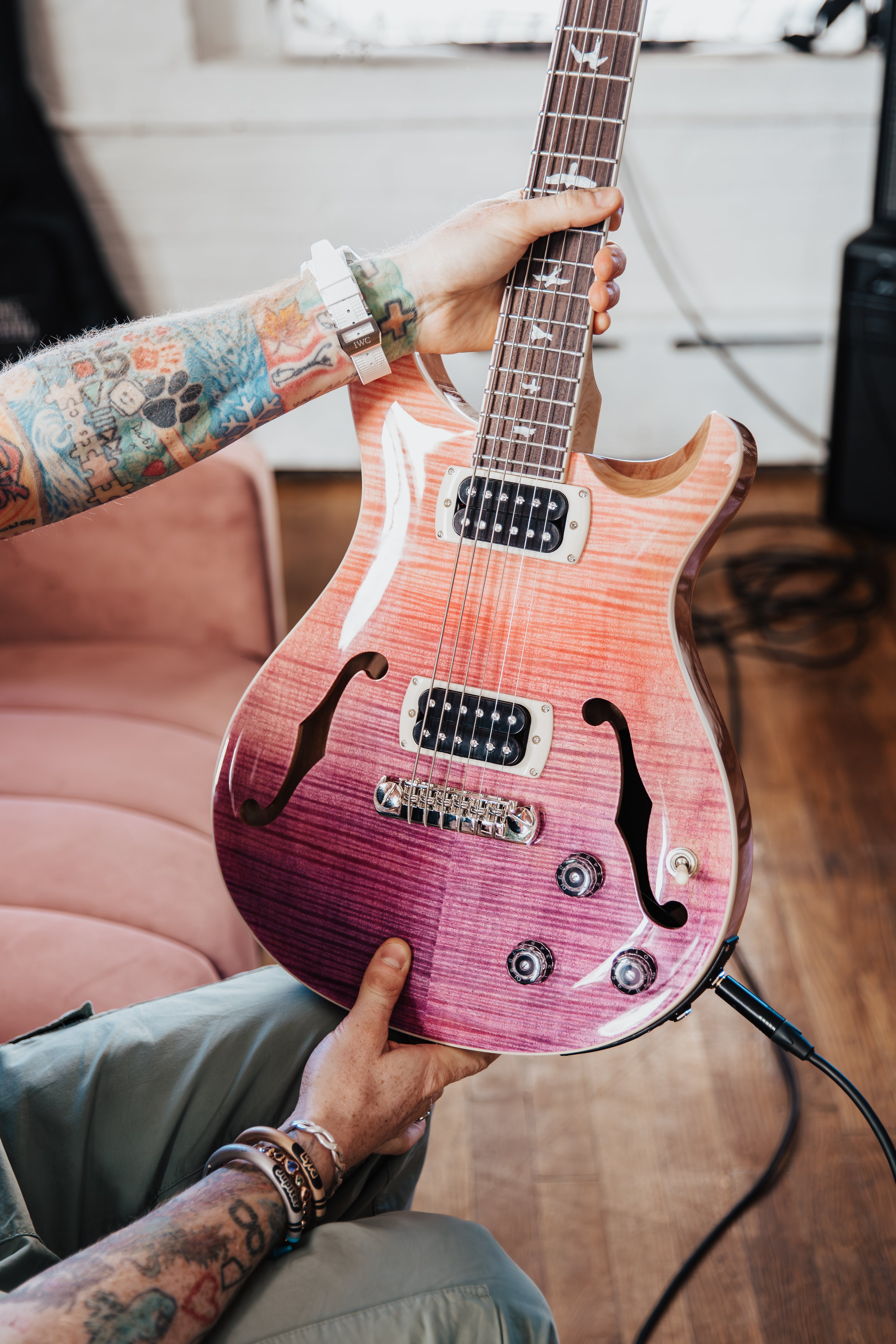 PRS SE Ed Sheeran Hollowbody I Baritone Piezo Pink Purple Fade