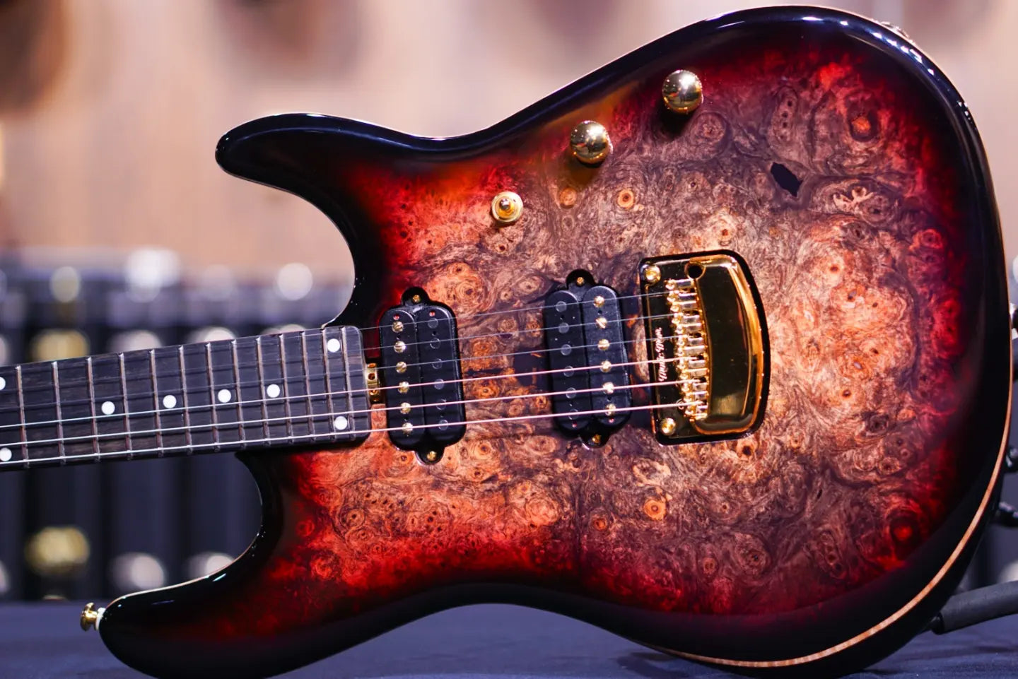 ERNIE BALL MUSIC MAN CUTLASS HH TREM - 6 STRING - JASON RICHARDSON - RORSCHACH RED
S08957 - HIENDGUITAR Musicman GUITAR