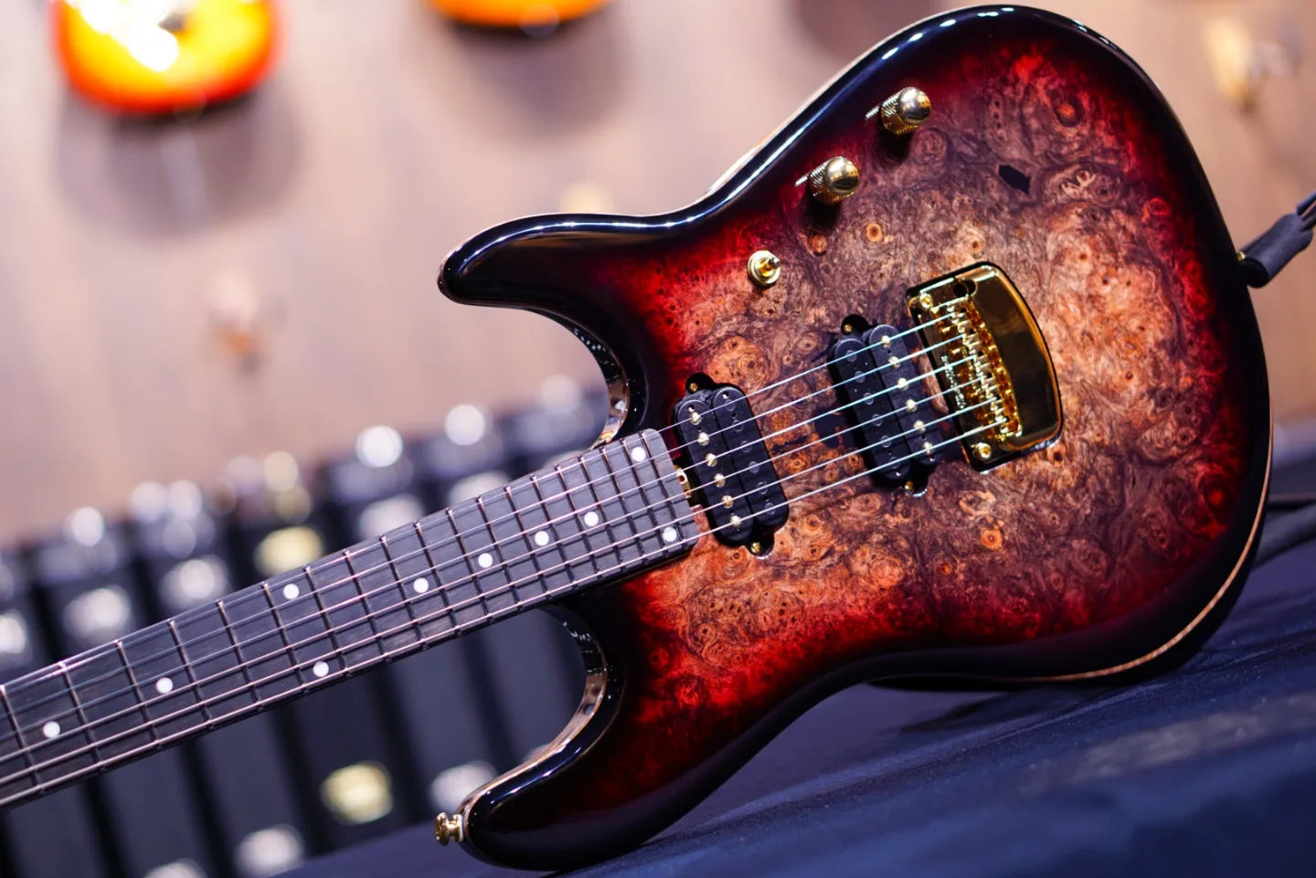 ERNIE BALL MUSIC MAN CUTLASS HH TREM - 6 STRING - JASON RICHARDSON - RORSCHACH RED
S08957 - HIENDGUITAR Musicman GUITAR