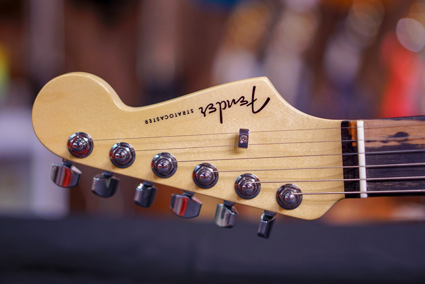 Fender American Elite Stratocaster - Champagne with Ebony Fingerboard - HIENDGUITAR fender GUITAR