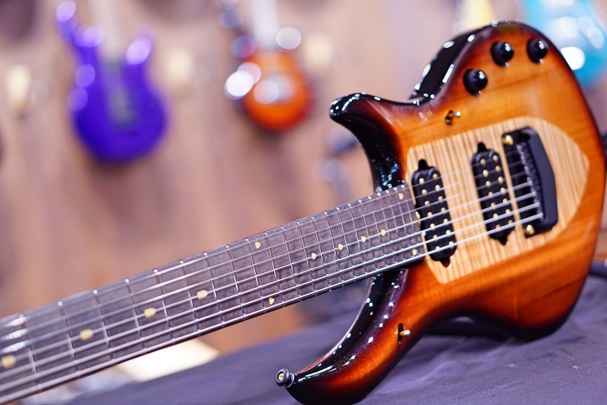 Ernie Ball Music Man John Petrucci Majesty 7 20th Anniversary Honey Butter Burst M014881 - HIENDGUITAR Musicman GUITAR