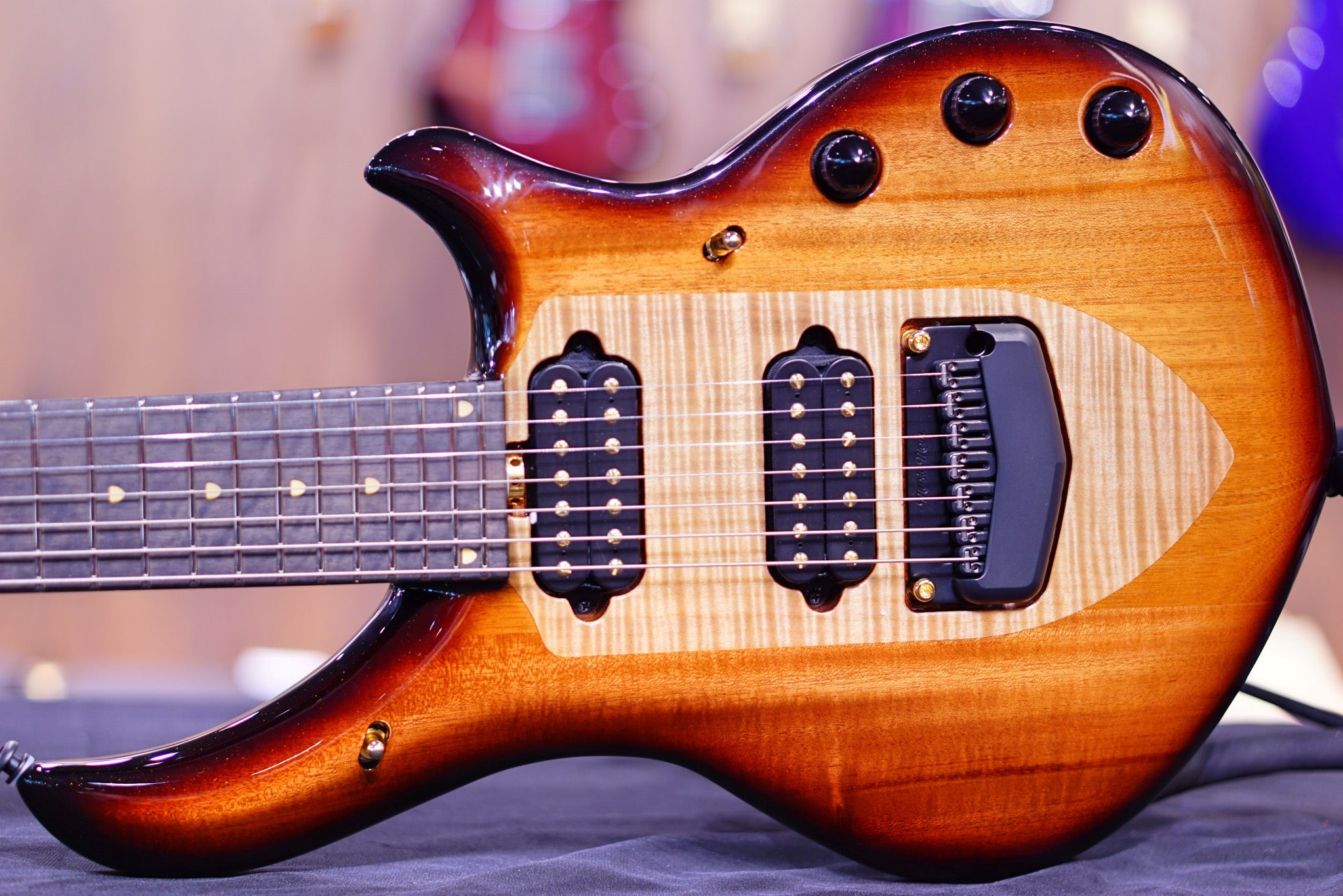 Ernie Ball Music Man John Petrucci Majesty 7 20th Anniversary Honey Butter Burst M014881 - HIENDGUITAR Musicman GUITAR