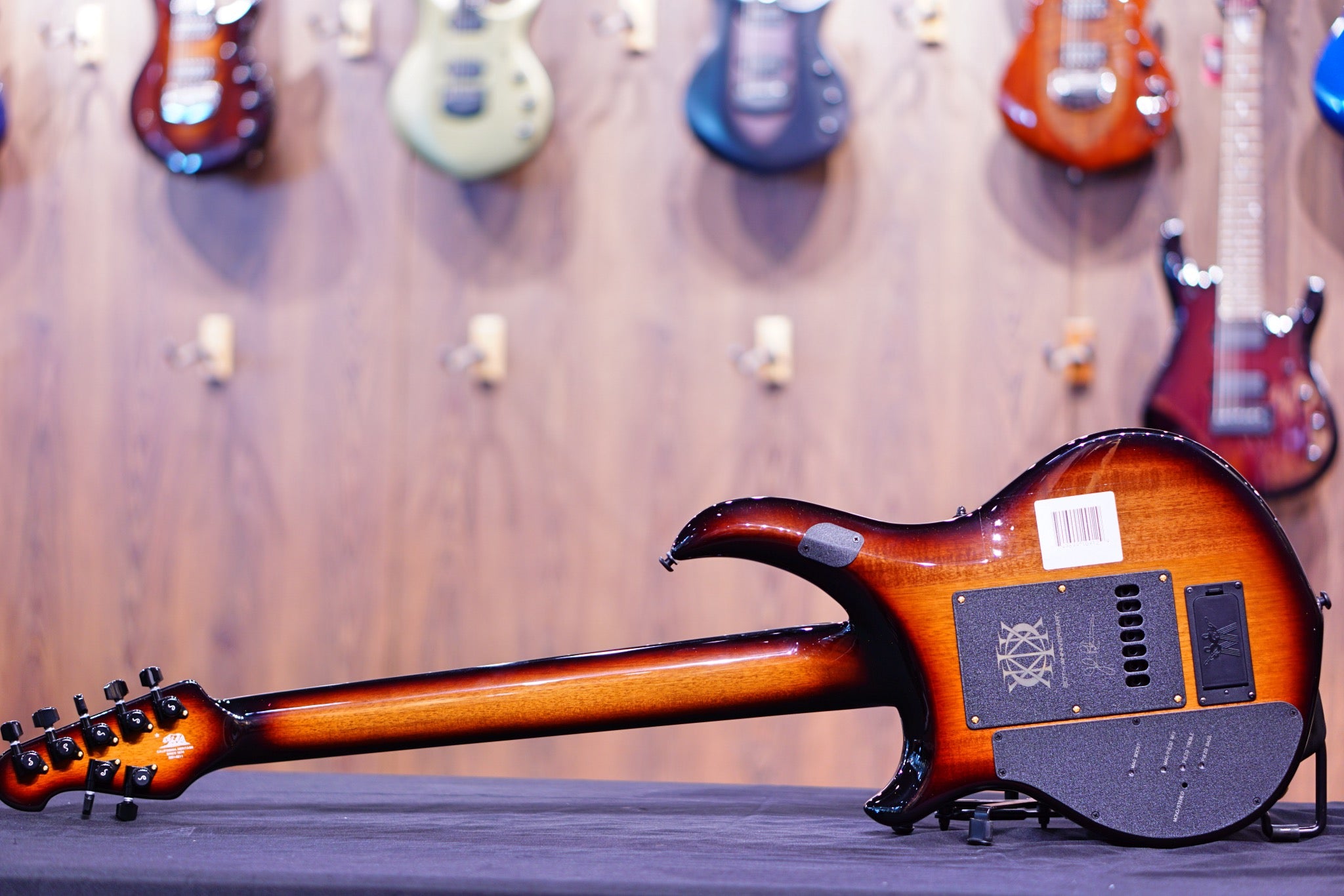 Ernie Ball Music Man John Petrucci Majesty 7 20th Anniversary Honey Butter Burst M014881 - HIENDGUITAR Musicman GUITAR