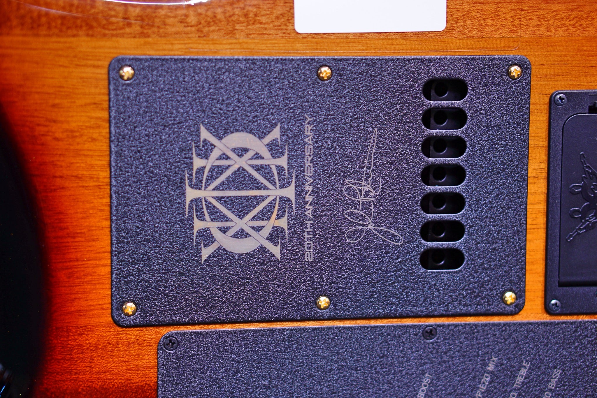 Ernie Ball Music Man John Petrucci Majesty 7 20th Anniversary Honey Butter Burst M014881 - HIENDGUITAR Musicman GUITAR