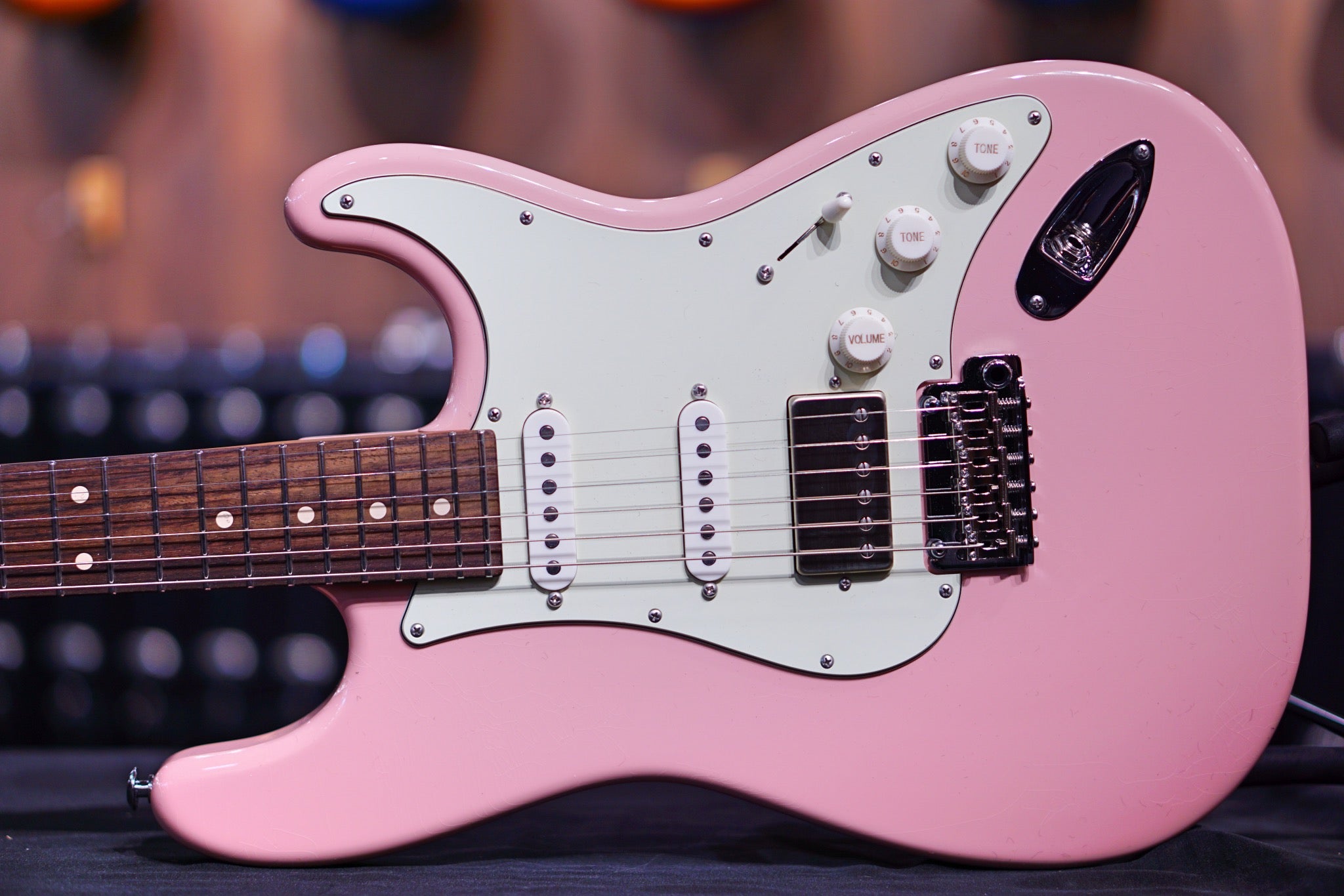 Suhr Mateus asato classic S shell pink 70133 - HIENDGUITAR SUHR guitar