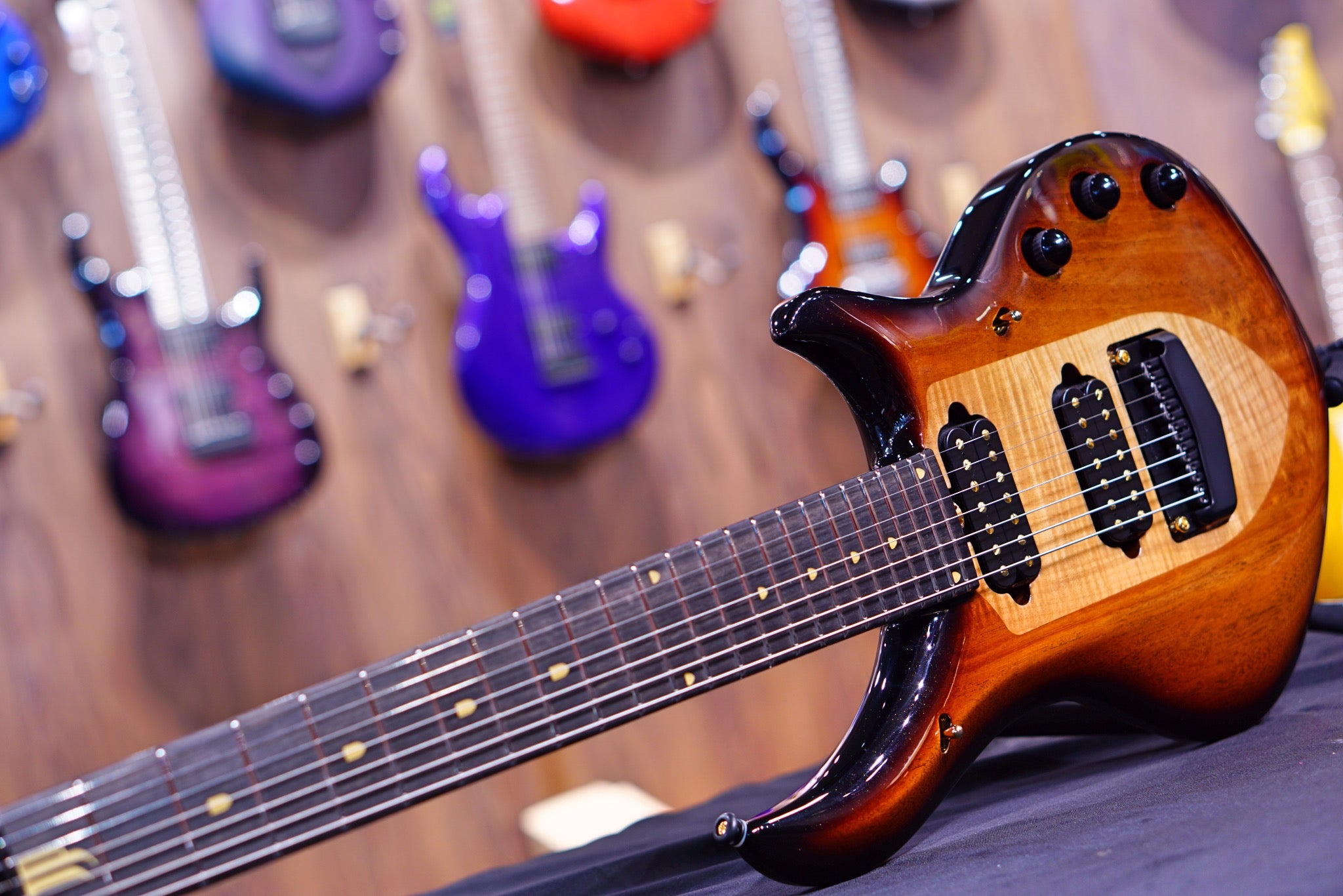 Ernie Ball Music Man John Petrucci Majesty 7 20th Anniversary Honey Butter Burst M014795 - HIENDGUITAR Musicman GUITAR