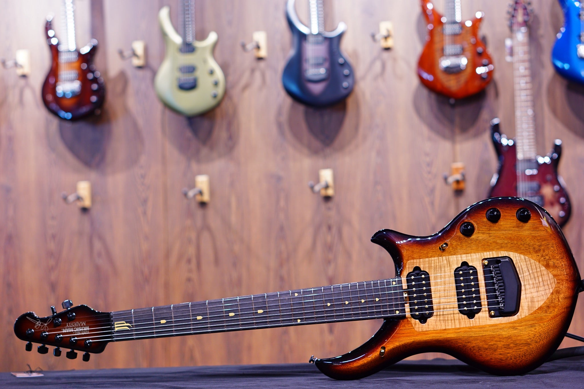 Ernie Ball Music Man John Petrucci Majesty 7 20th Anniversary Honey Butter Burst M014795 - HIENDGUITAR Musicman GUITAR