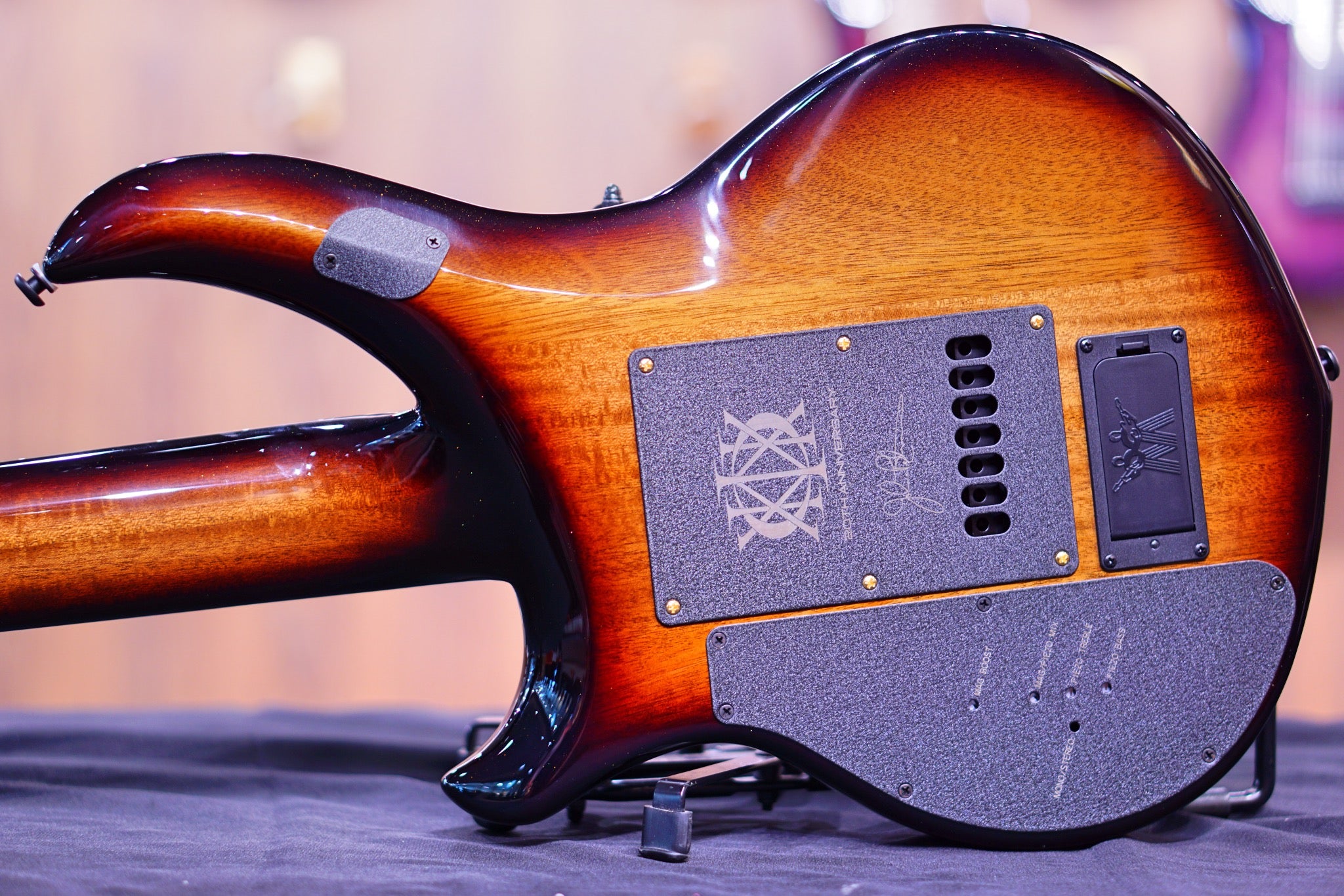 Ernie Ball Music Man John Petrucci Majesty 7 20th Anniversary Honey Butter Burst M014795 - HIENDGUITAR Musicman GUITAR