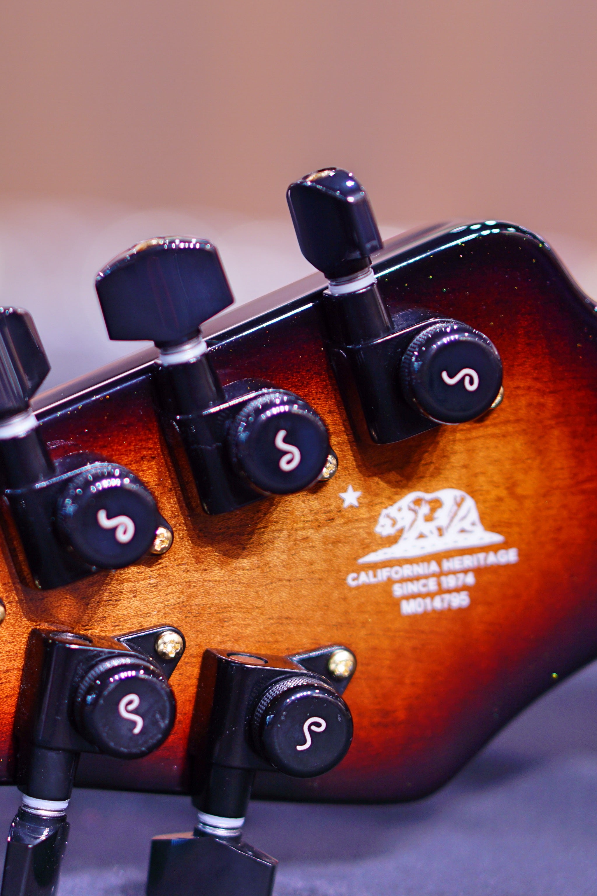 Ernie Ball Music Man John Petrucci Majesty 7 20th Anniversary Honey Butter Burst M014795 - HIENDGUITAR Musicman GUITAR