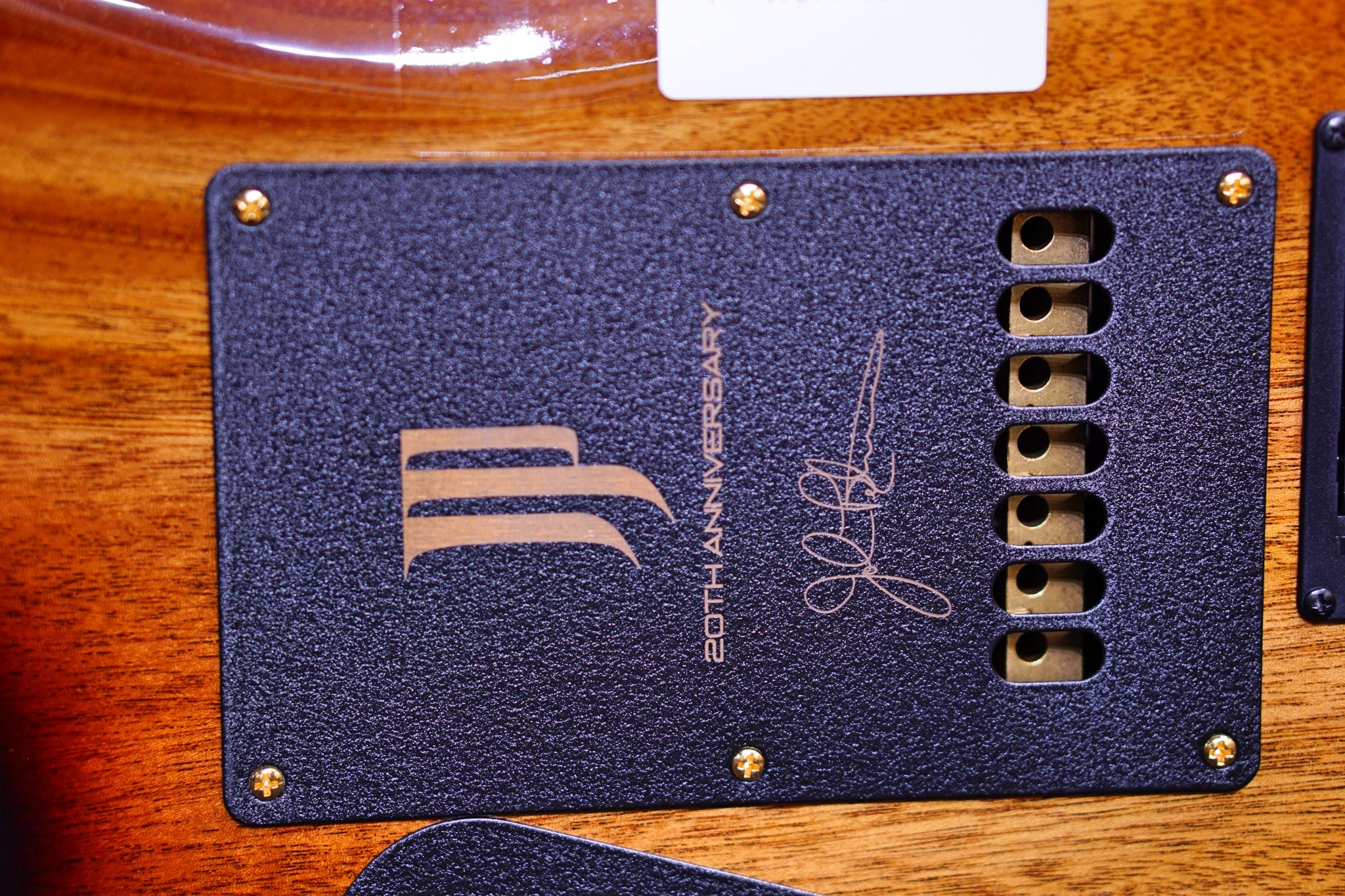 Ernie Ball Music Man JP7 20th Anniversary Honey Butter Burst John Petrucci f96522 - HIENDGUITAR Musicman GUITAR