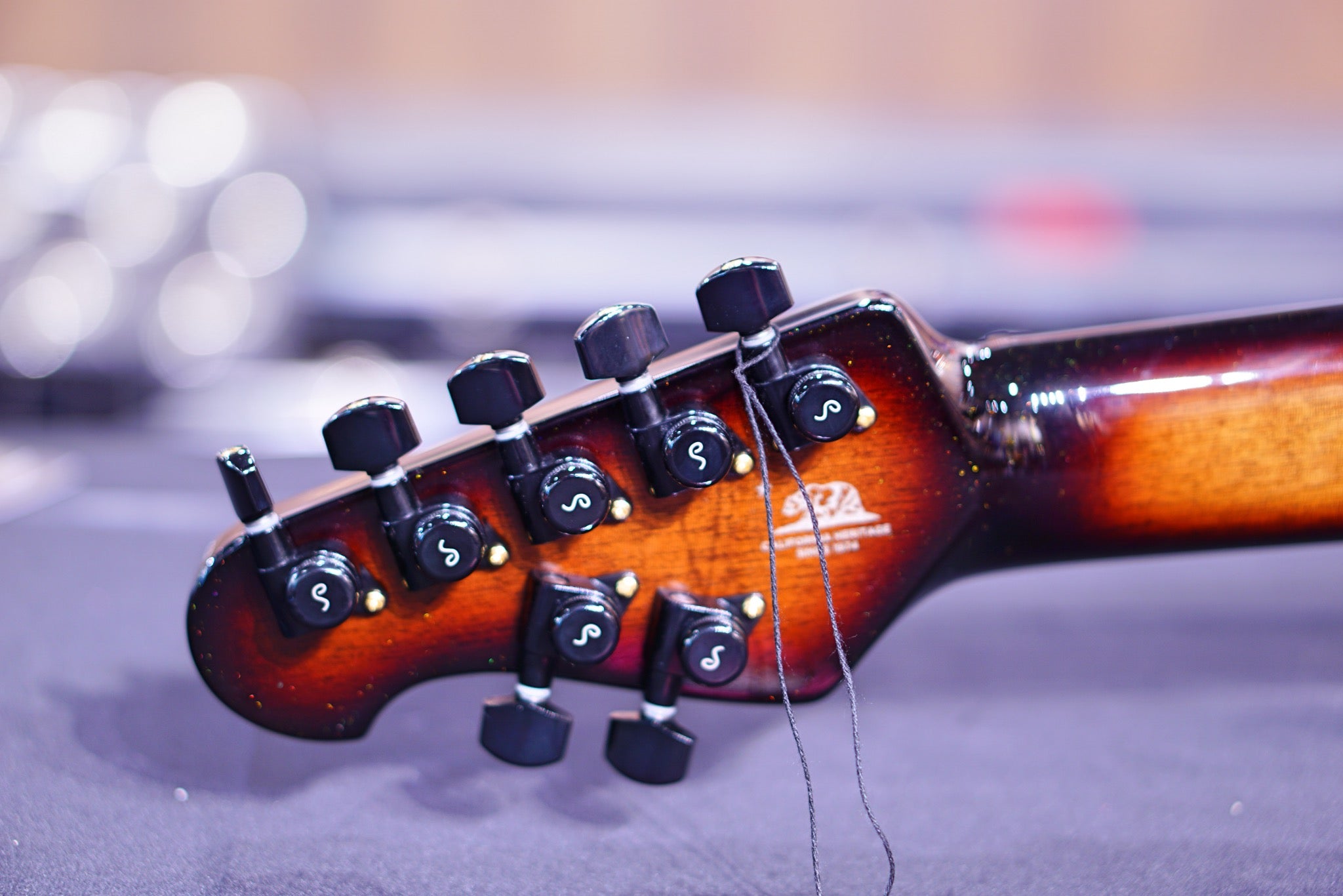 Ernie Ball Music Man JP7 20th Anniversary Honey Butter Burst John Petrucci f96522 - HIENDGUITAR Musicman GUITAR