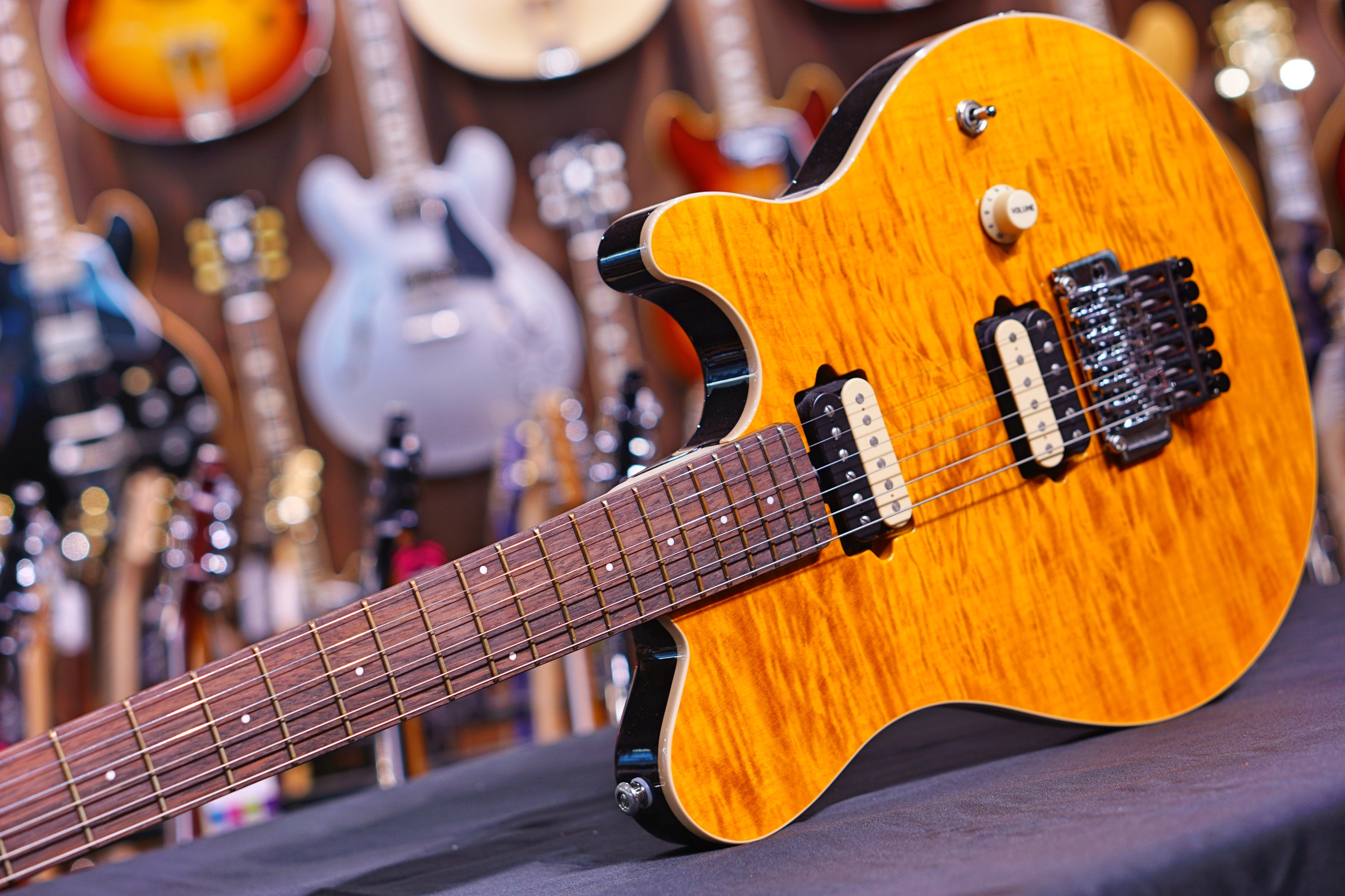 Music Man Axis Trans Gold Quilt Match Headstock G85940 - HIENDGUITAR Musicman GUITAR