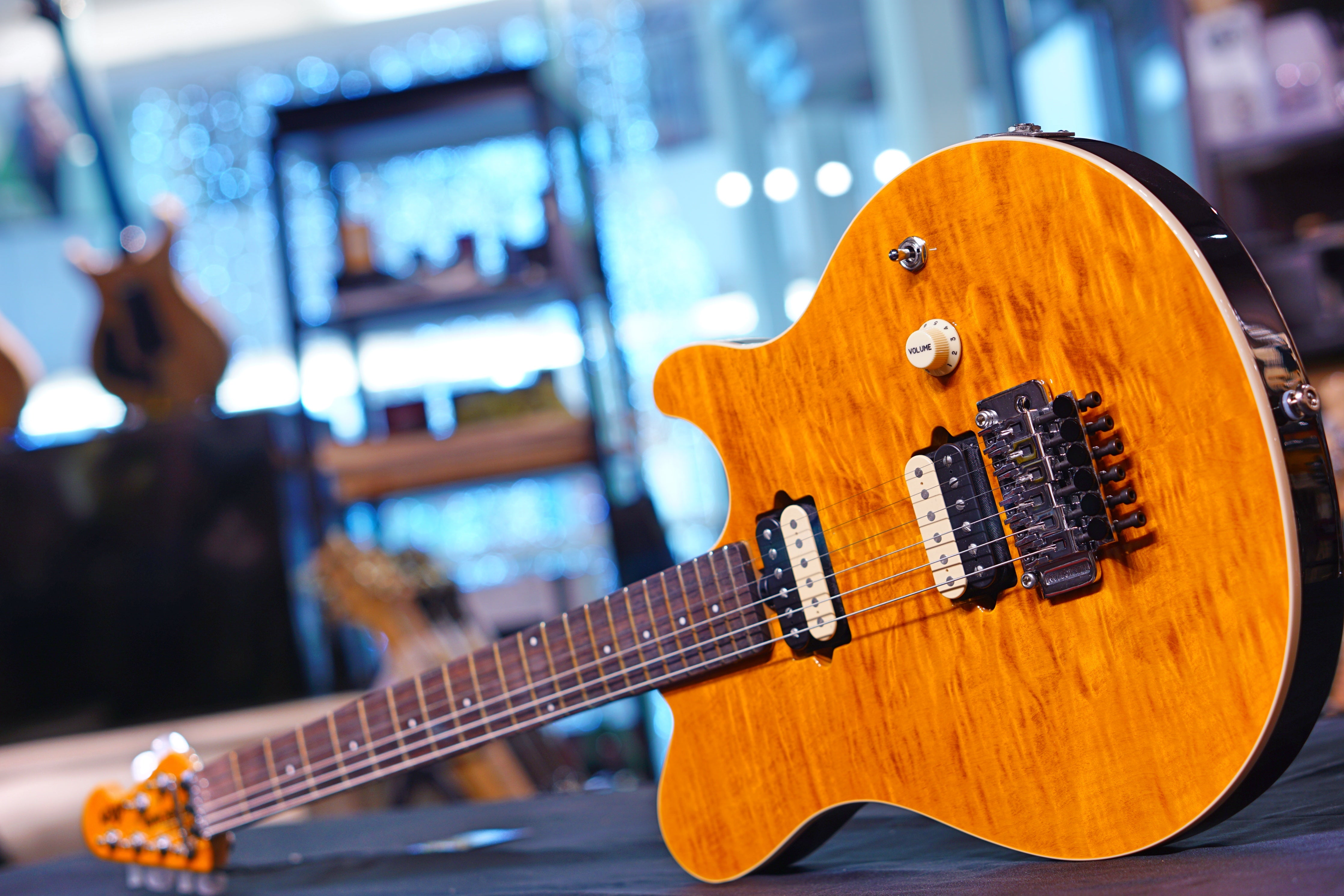 Music Man Axis Trans Gold Quilt Match Headstock G85940 - HIENDGUITAR Musicman GUITAR