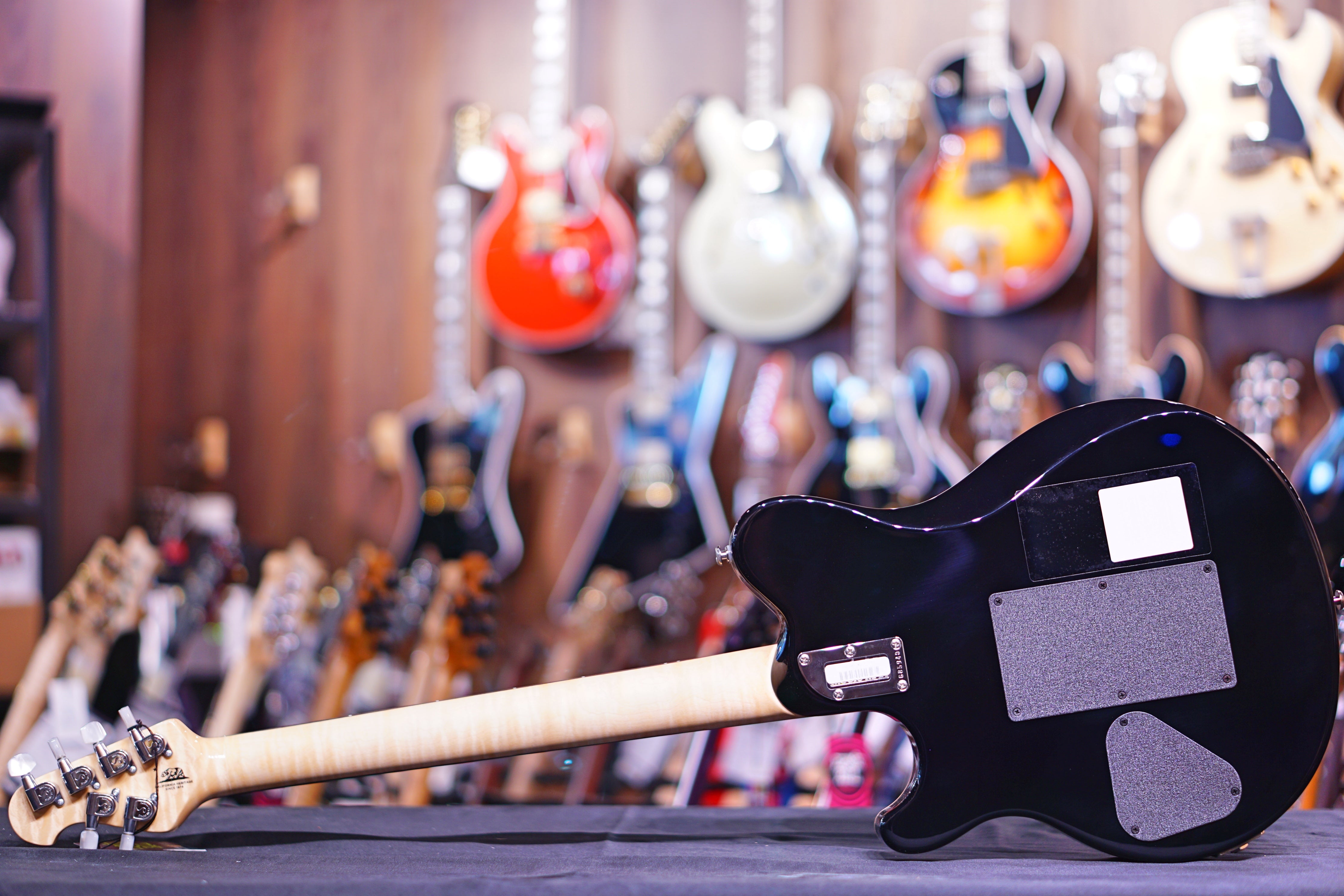 Music Man Axis Trans Gold Quilt Match Headstock G85940 - HIENDGUITAR Musicman GUITAR