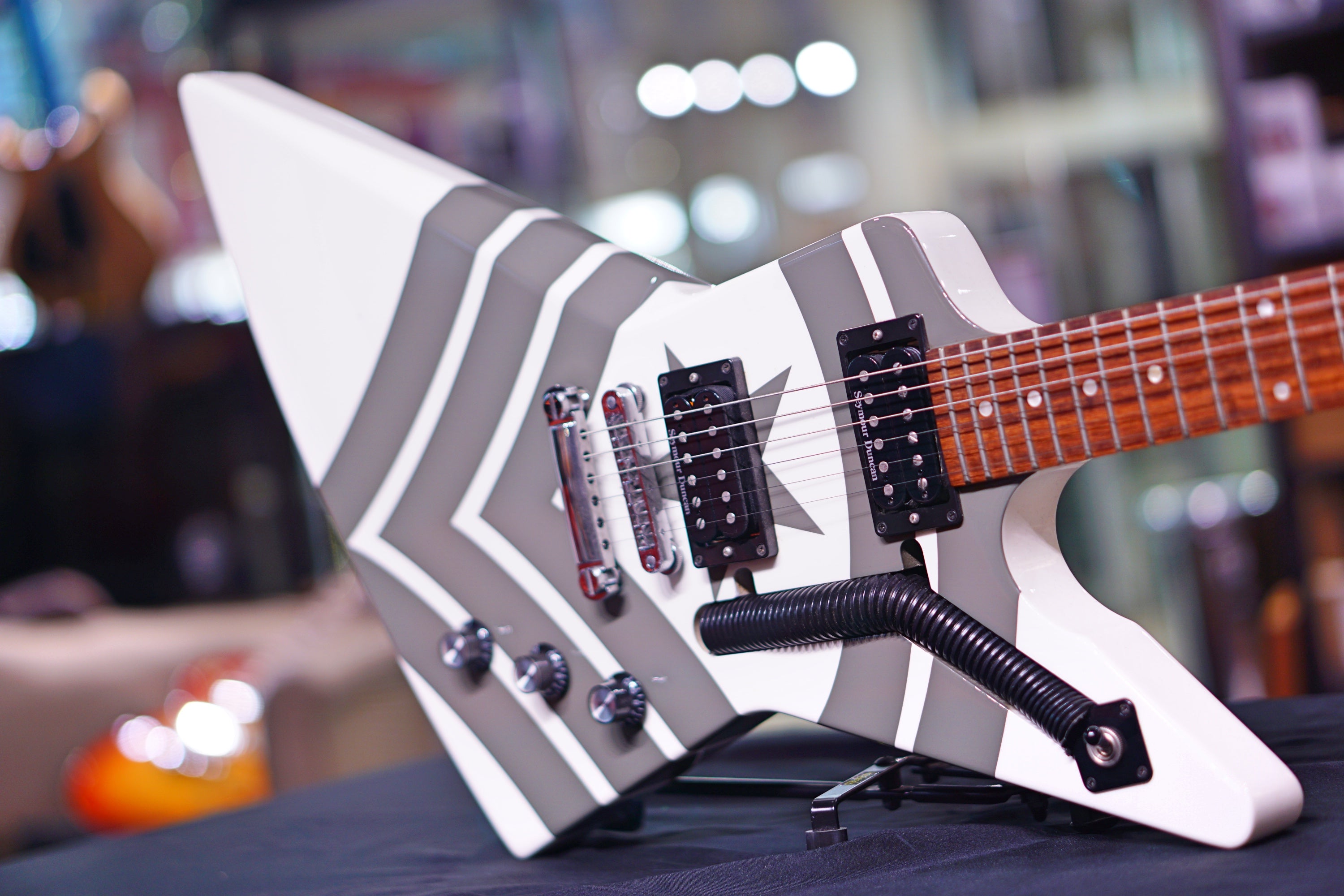 Gibson Jason Hook M-4 Sherman Explorer Alpine White w/ Army Green Stripes DSJHEGCH1 Gibson Default Title - HIENDGUITAR.COM