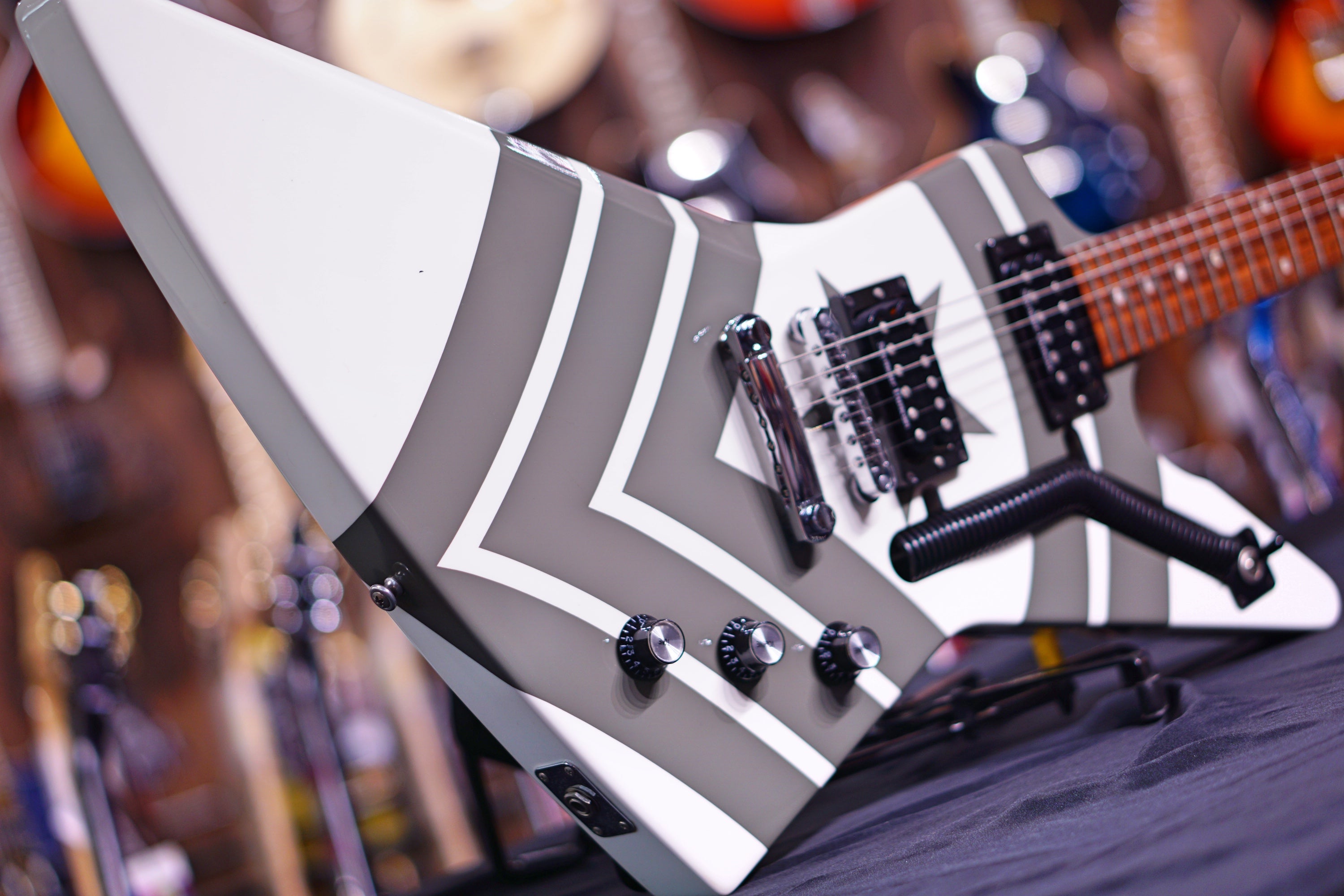 Gibson Jason Hook M-4 Sherman Explorer Alpine White w/ Army Green Stripes DSJHEGCH1 Gibson Default Title - HIENDGUITAR.COM