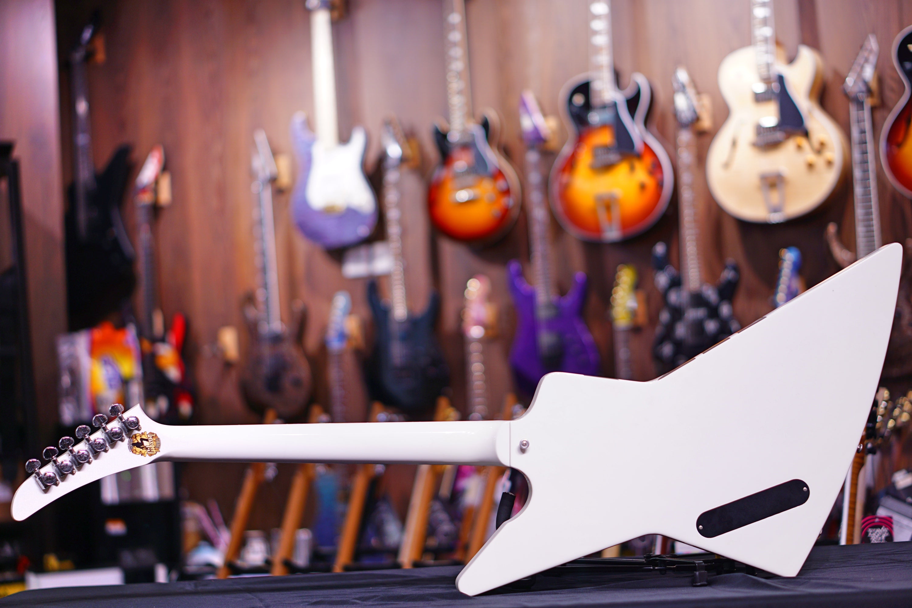 Gibson Jason Hook M-4 Sherman Explorer Alpine White w/ Army Green Stripes DSJHEGCH1 Gibson Default Title - HIENDGUITAR.COM