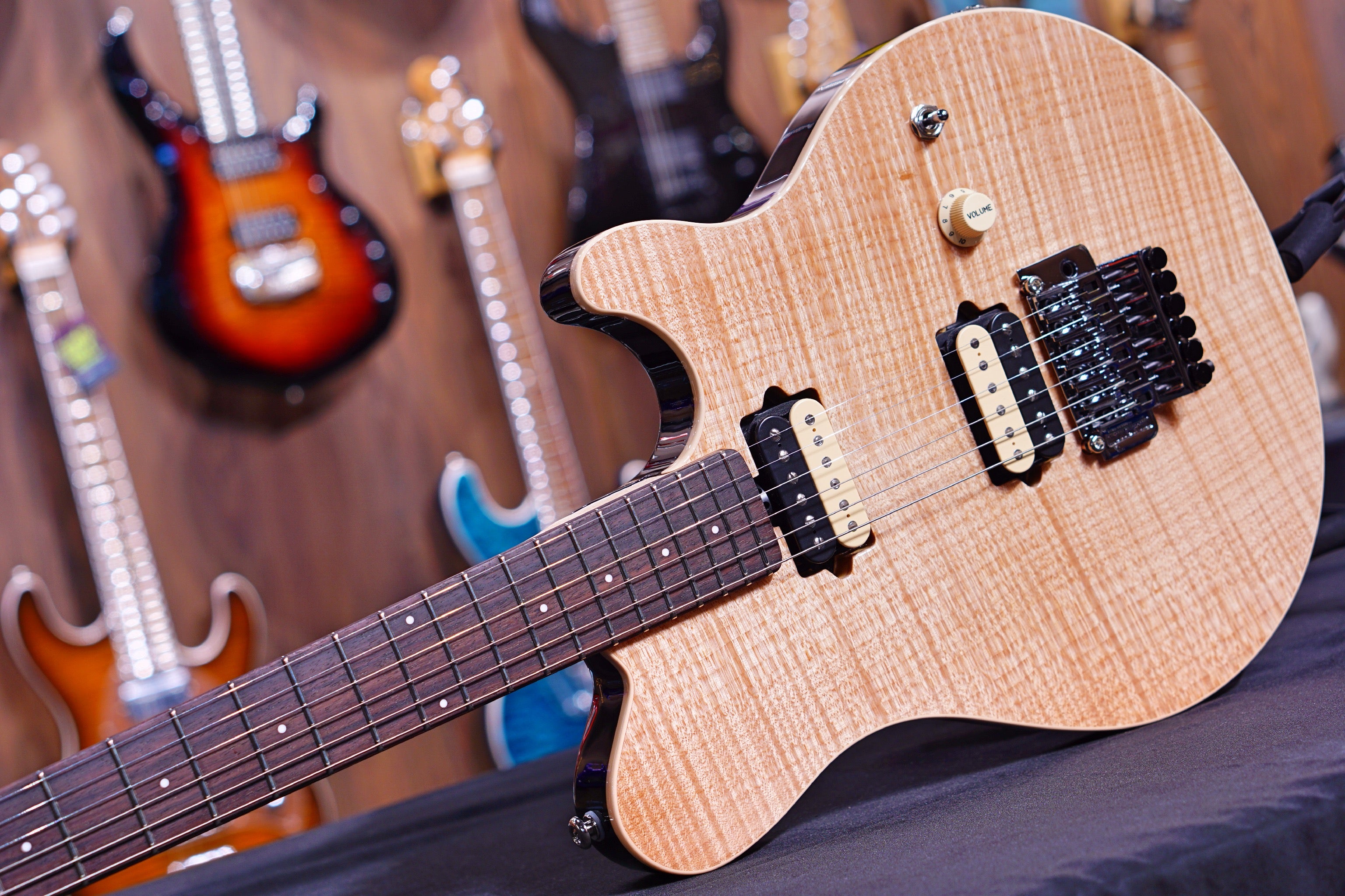 Ernie Ball Music Man Axis - Natural Gloss Flame - Rosewood Matching Headstock G97412 - HIENDGUITAR Musicman GUITAR