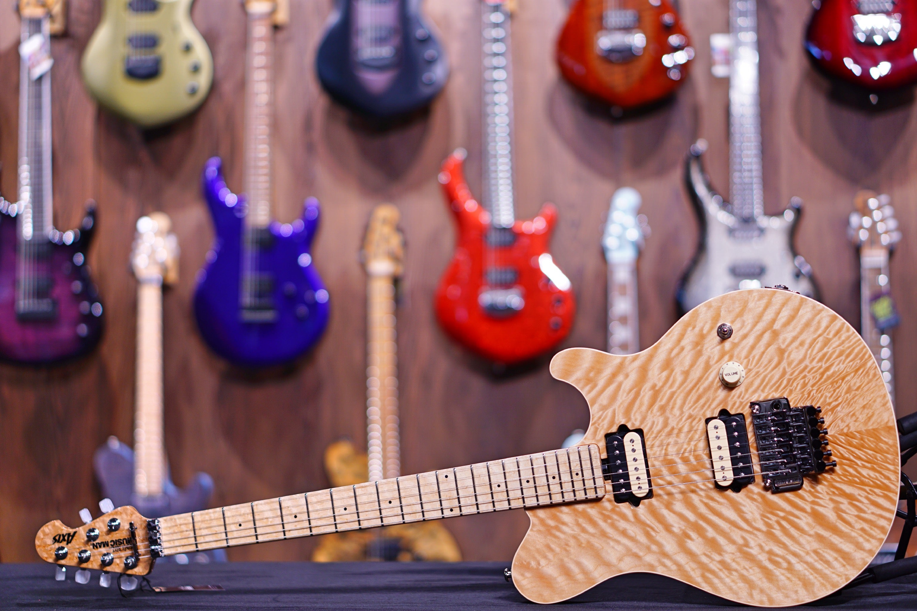 Ernie Ball Music Man Axis - Natural Gloss Quilt - Maple Matching Headstock G99745 - HIENDGUITAR Musicman GUITAR