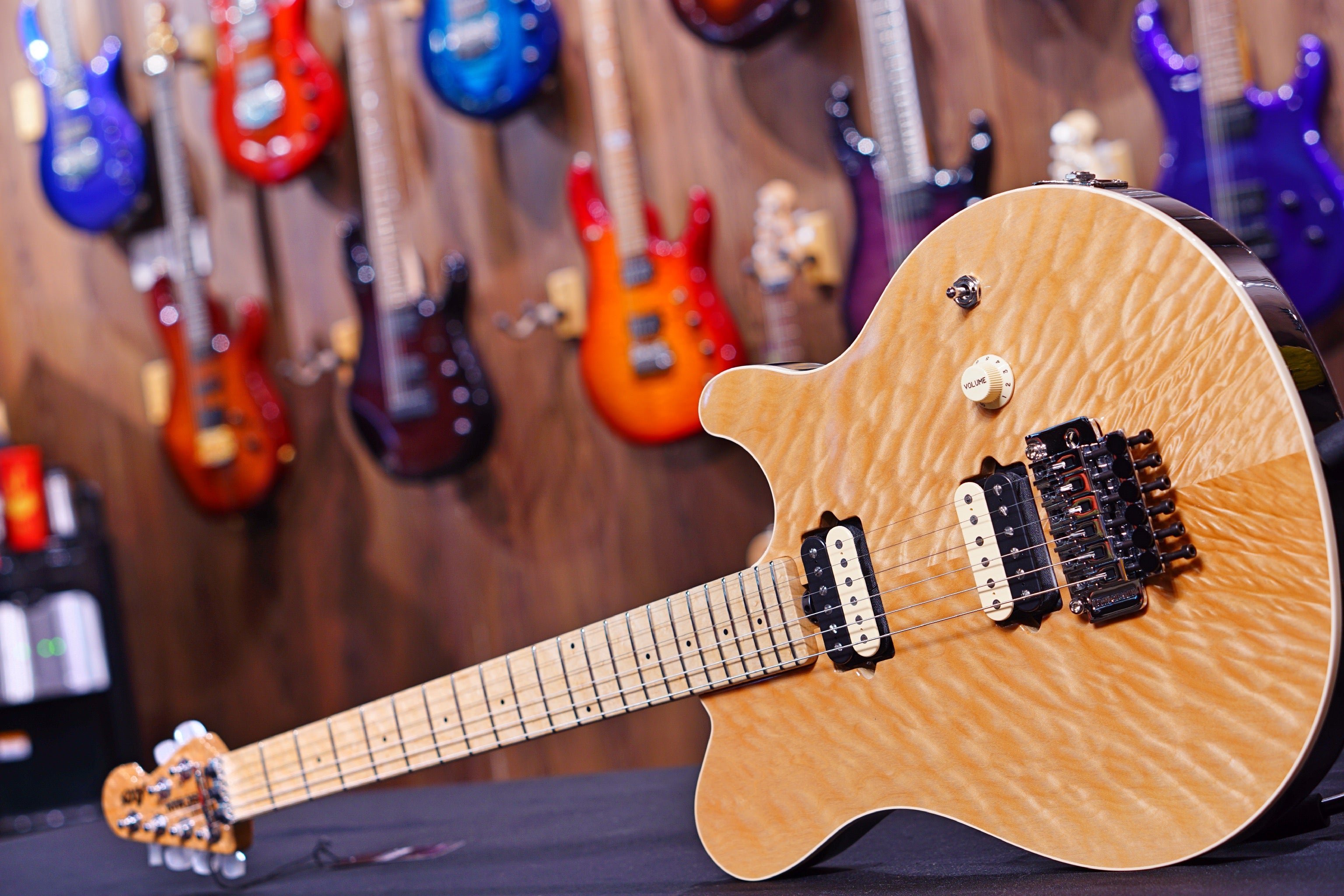 Ernie Ball Music Man Axis - Natural Gloss Quilt - Maple Matching Headstock G99745 - HIENDGUITAR Musicman GUITAR