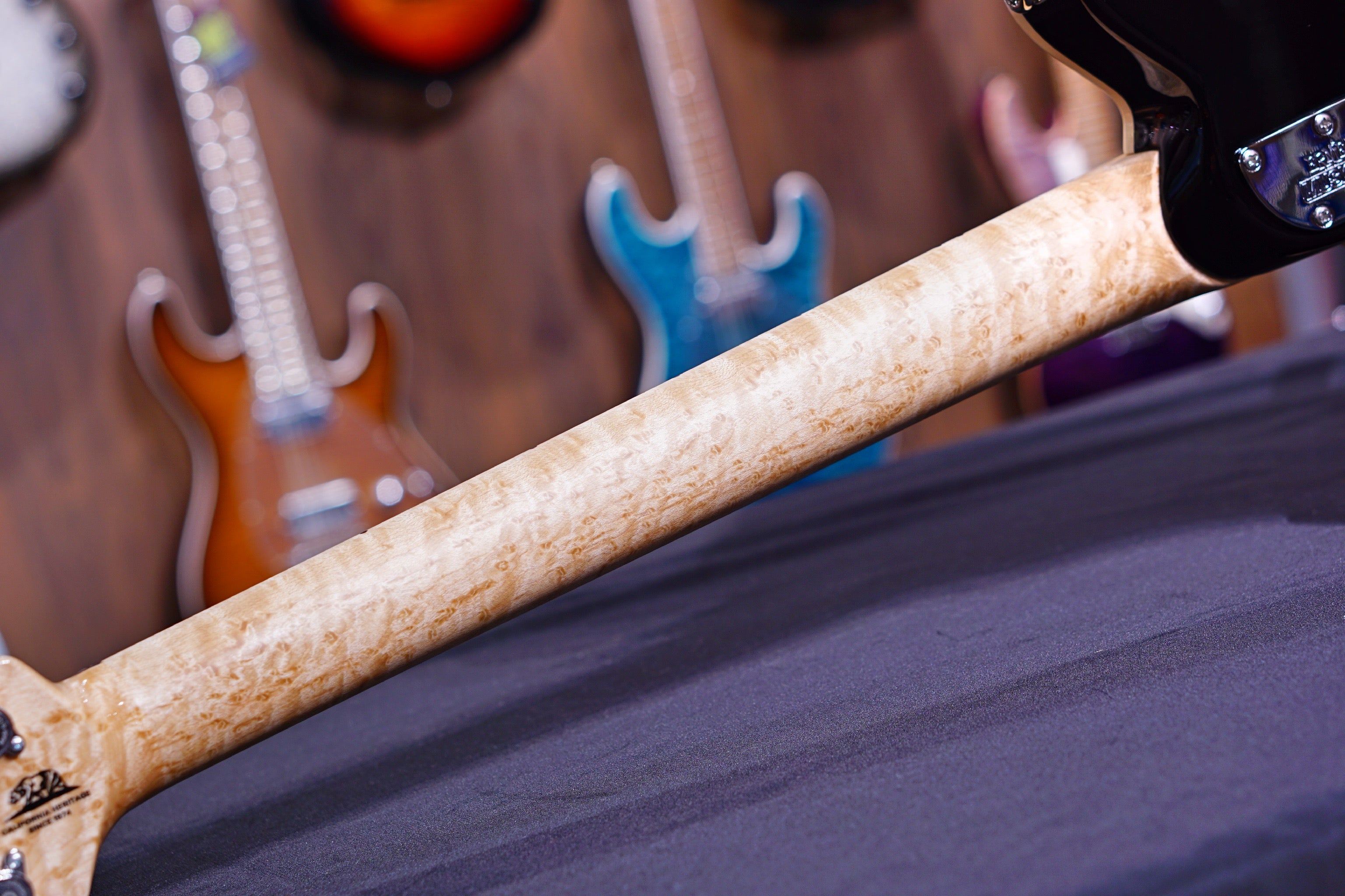 Ernie Ball Music Man Axis - Natural Gloss Quilt - Maple Matching Headstock G99745 - HIENDGUITAR Musicman GUITAR