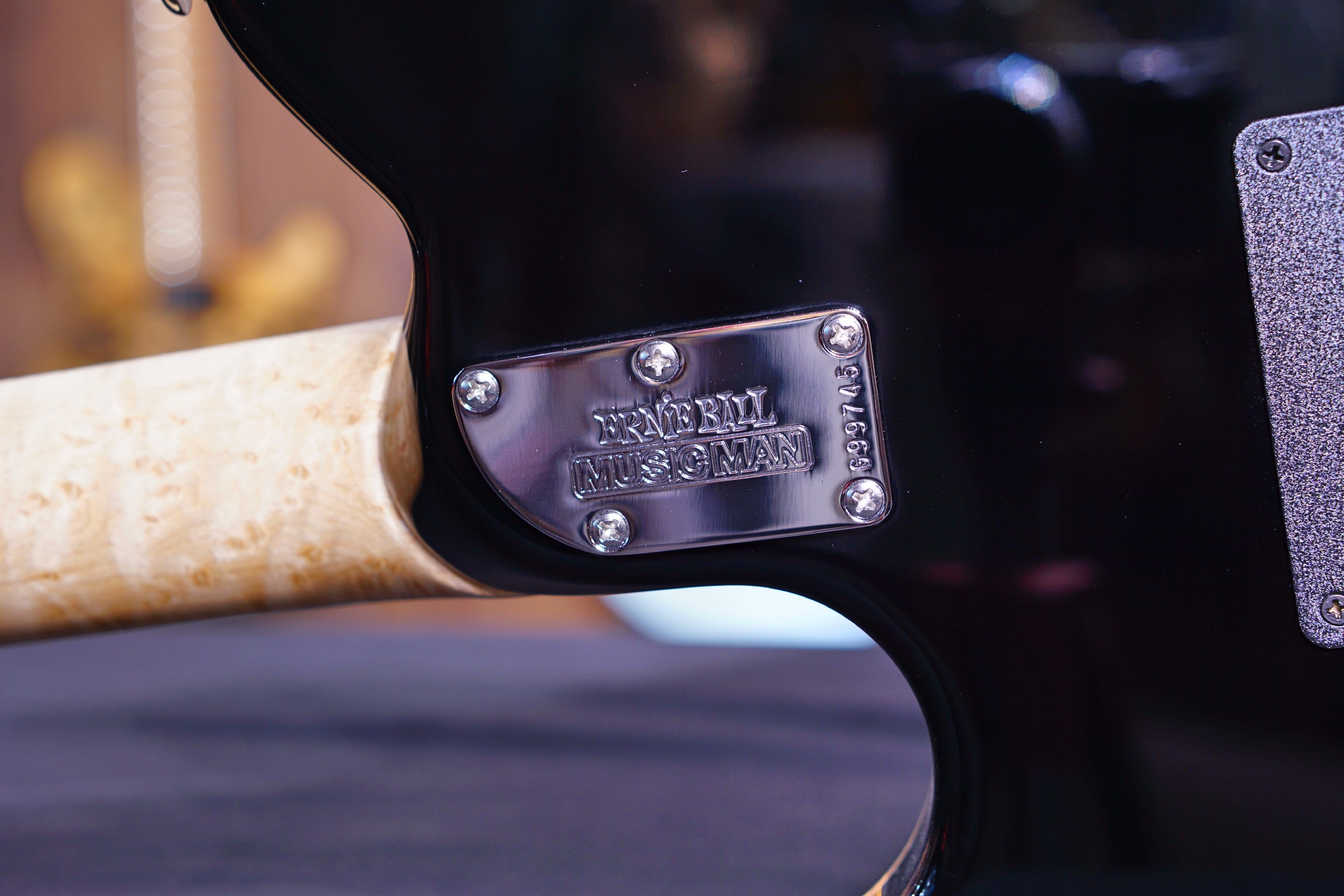 Ernie Ball Music Man Axis - Natural Gloss Quilt - Maple Matching Headstock G99745 - HIENDGUITAR Musicman GUITAR